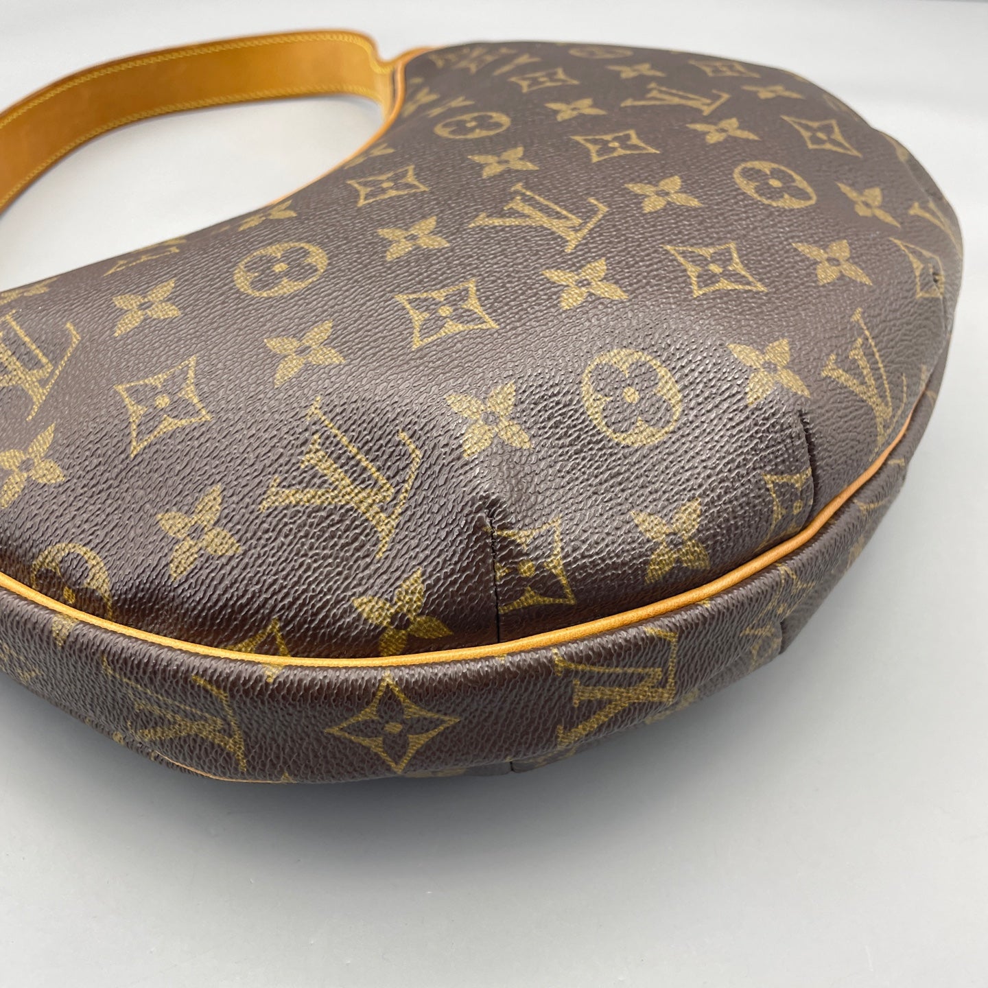 Louis Vuitton - Pochette Croissant - Monogram coated canvas with Vachetta leather trim - Brown - (Small)