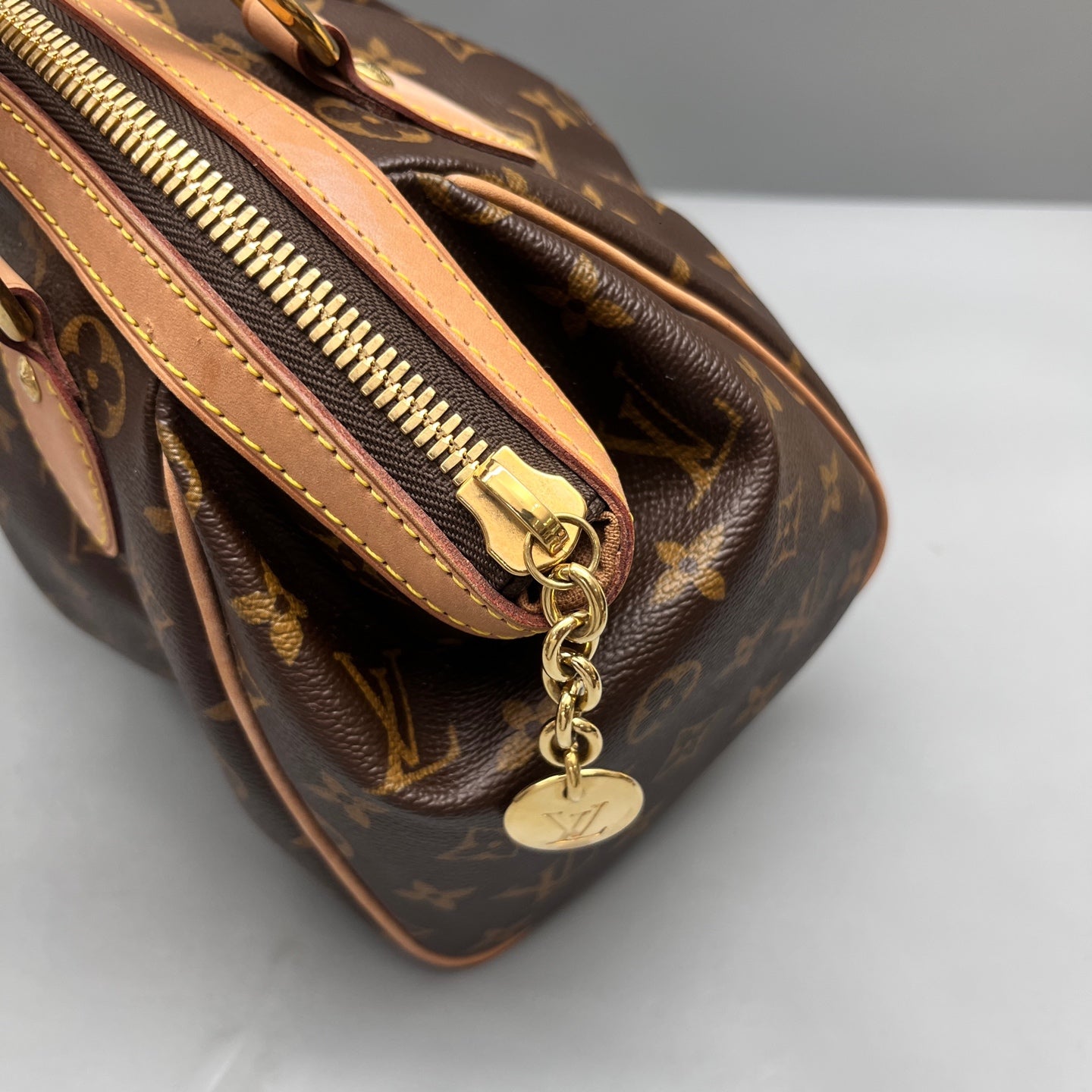 Louis Vuitton - Tivoli PM - Monogram coated canvas with Vachetta leather trim - Brown - (Medium)