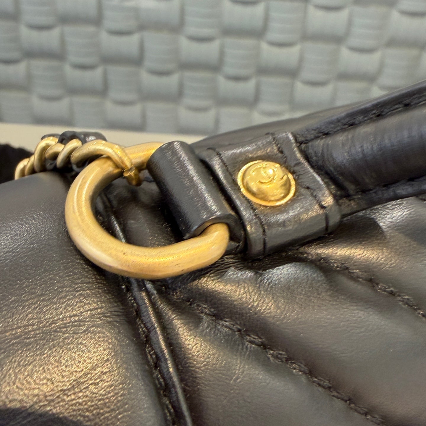 Chanel - Top Handle Messenger Flap Bag - Calfskin leather - Black - (small)