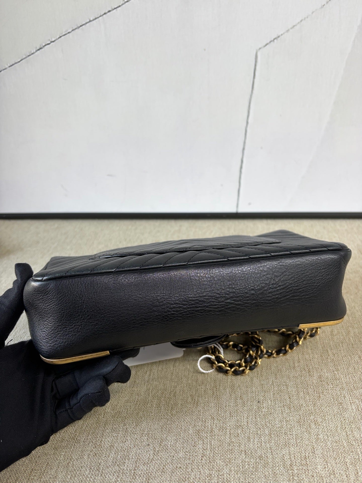 Chanel - Classic Flap Chevron with Metallic Corner Guards - Grained calfskin leather - Black - (medium)