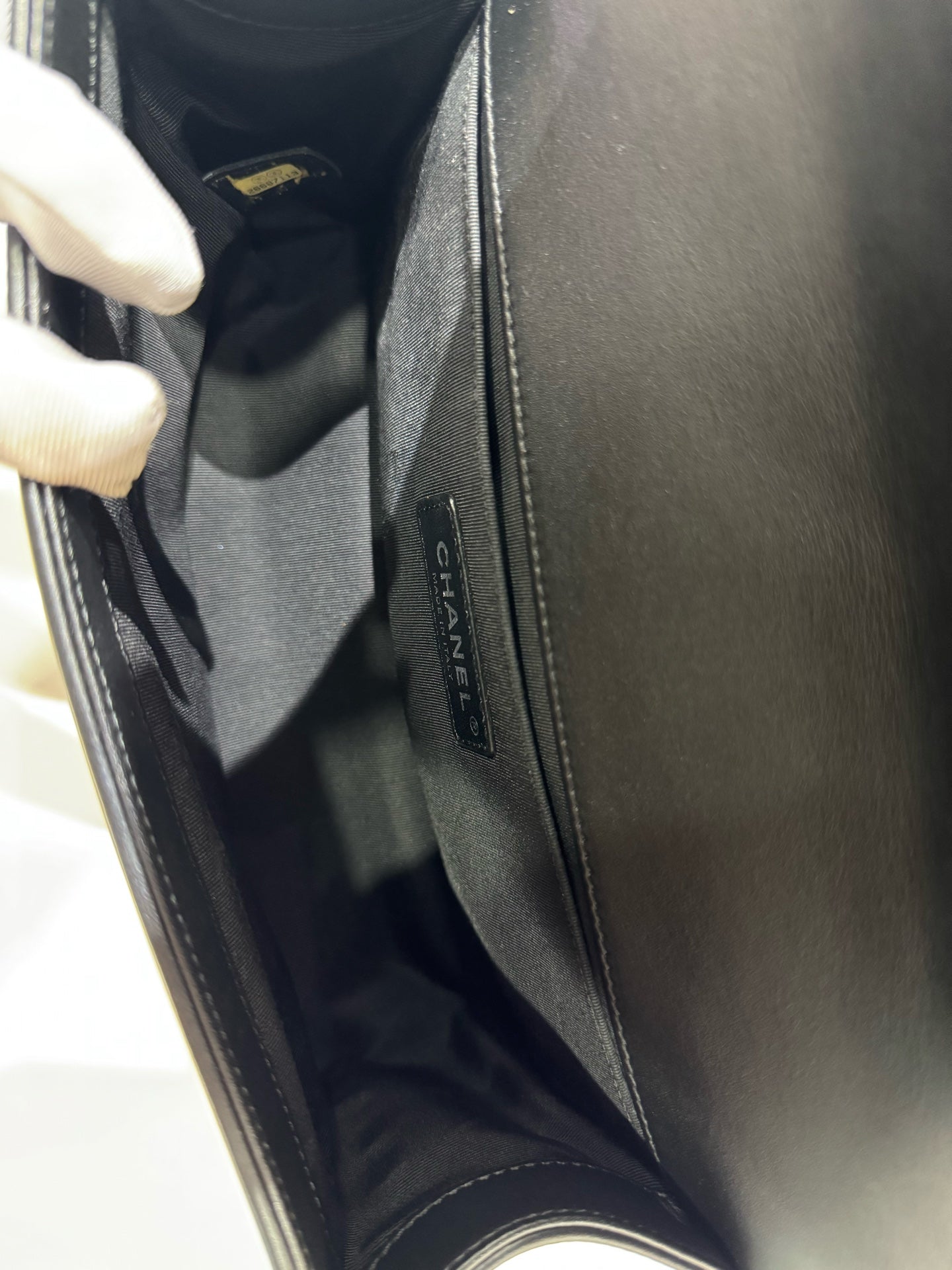 Chanel - Le Boy Medium - Grained Calfskin Leather - Black - (Medium)