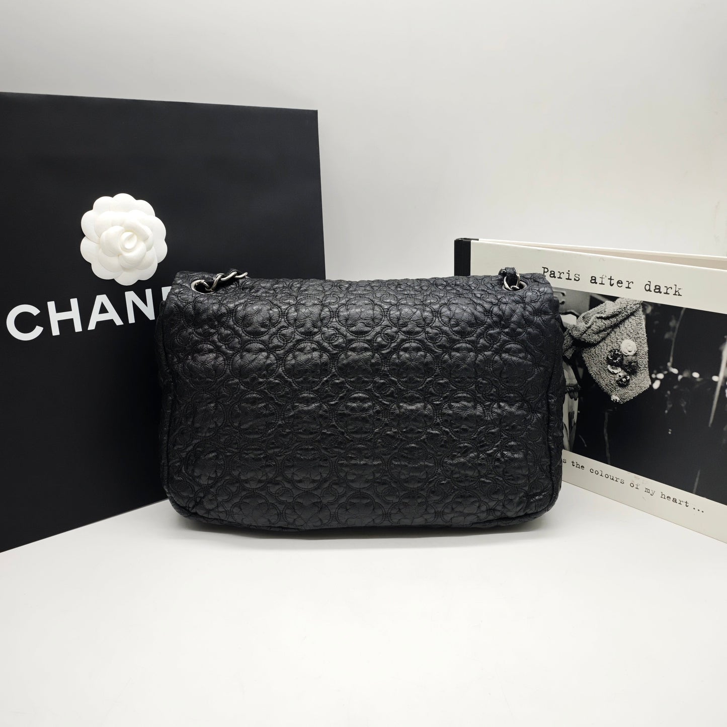Chanel - Vintage Camellia Embossed Flap Bag - Leather - Black - (Medium)