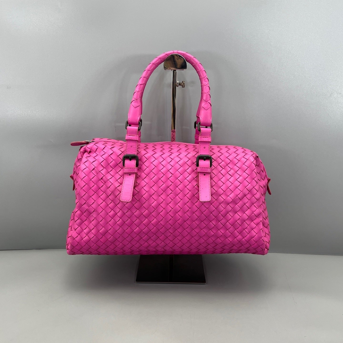 Bottega Veneta - Intrecciato Boston Bag - Lambskin leather - Pink with Gunmetal-Tone Hardware - (medium)