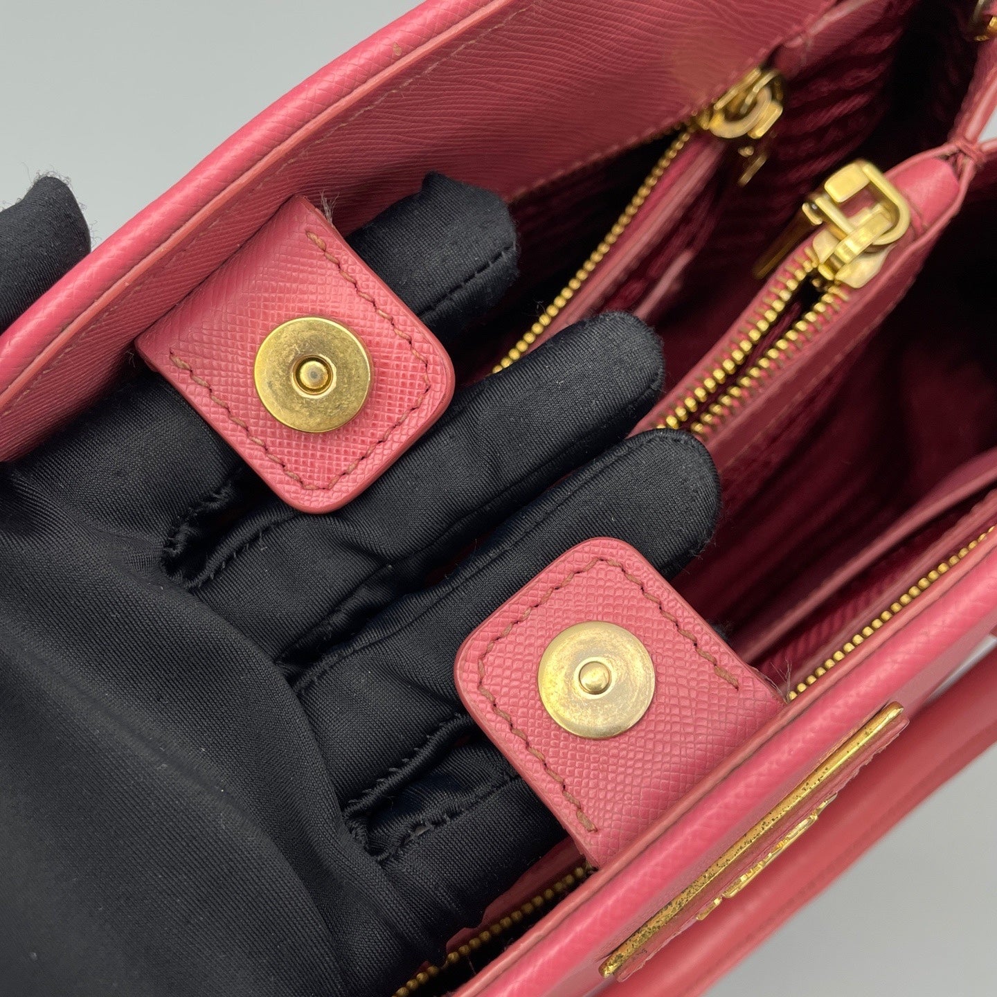 Prada - Saffiano Dome Satchel - Saffiano leather - Pink - (medium)