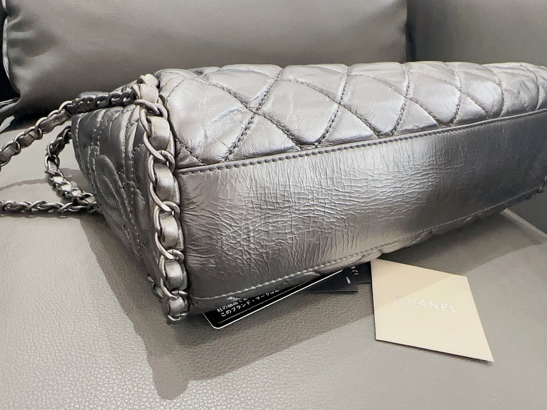 Chanel - Rolled-edge Shoulder Bag - Wrinkled calfskin leather - Silver Grey - (medium)