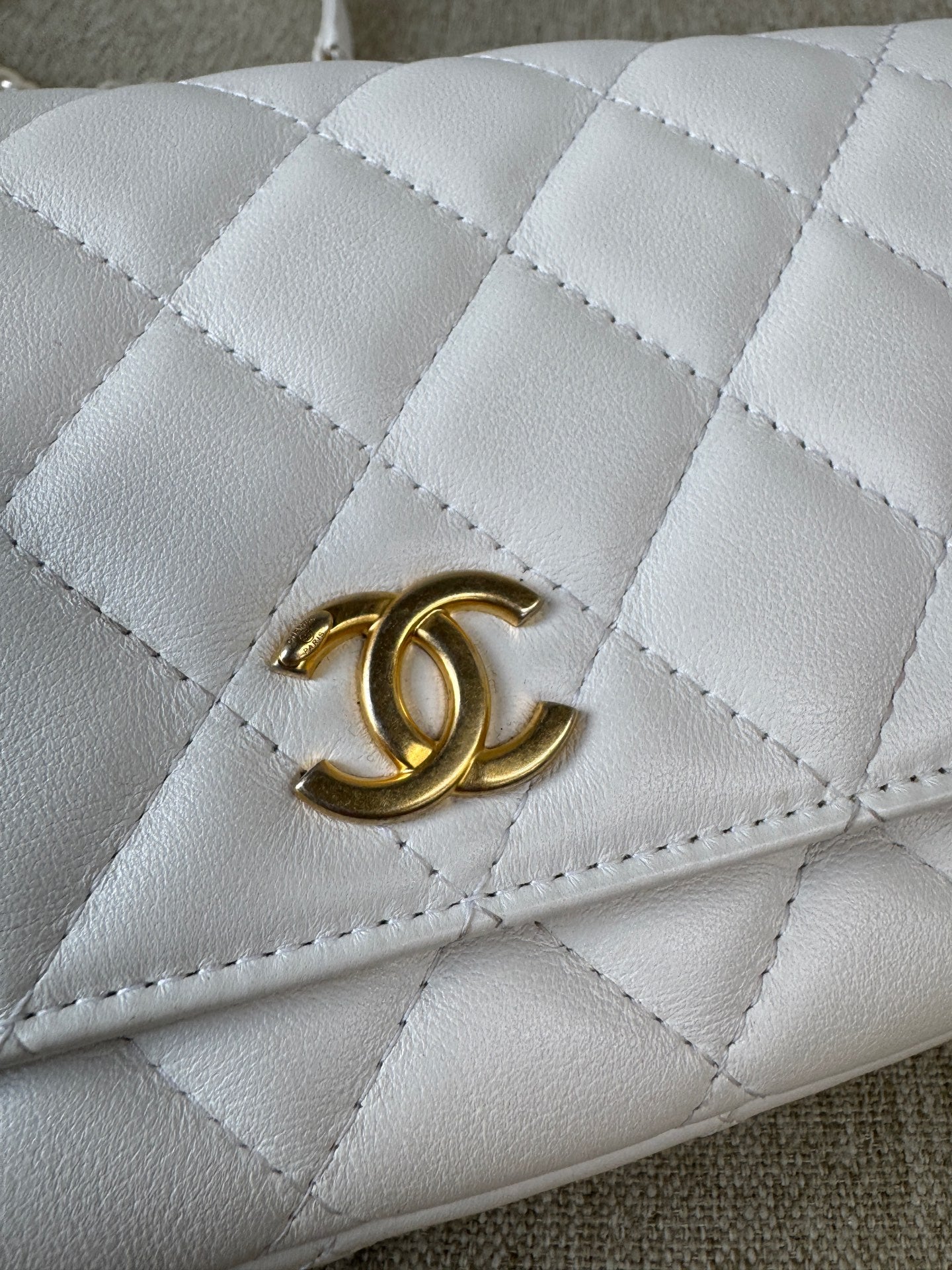 Chanel - WOC (Wallet on Chain) with Pearl Chain Strap - Lambskin leather - White - (mini)