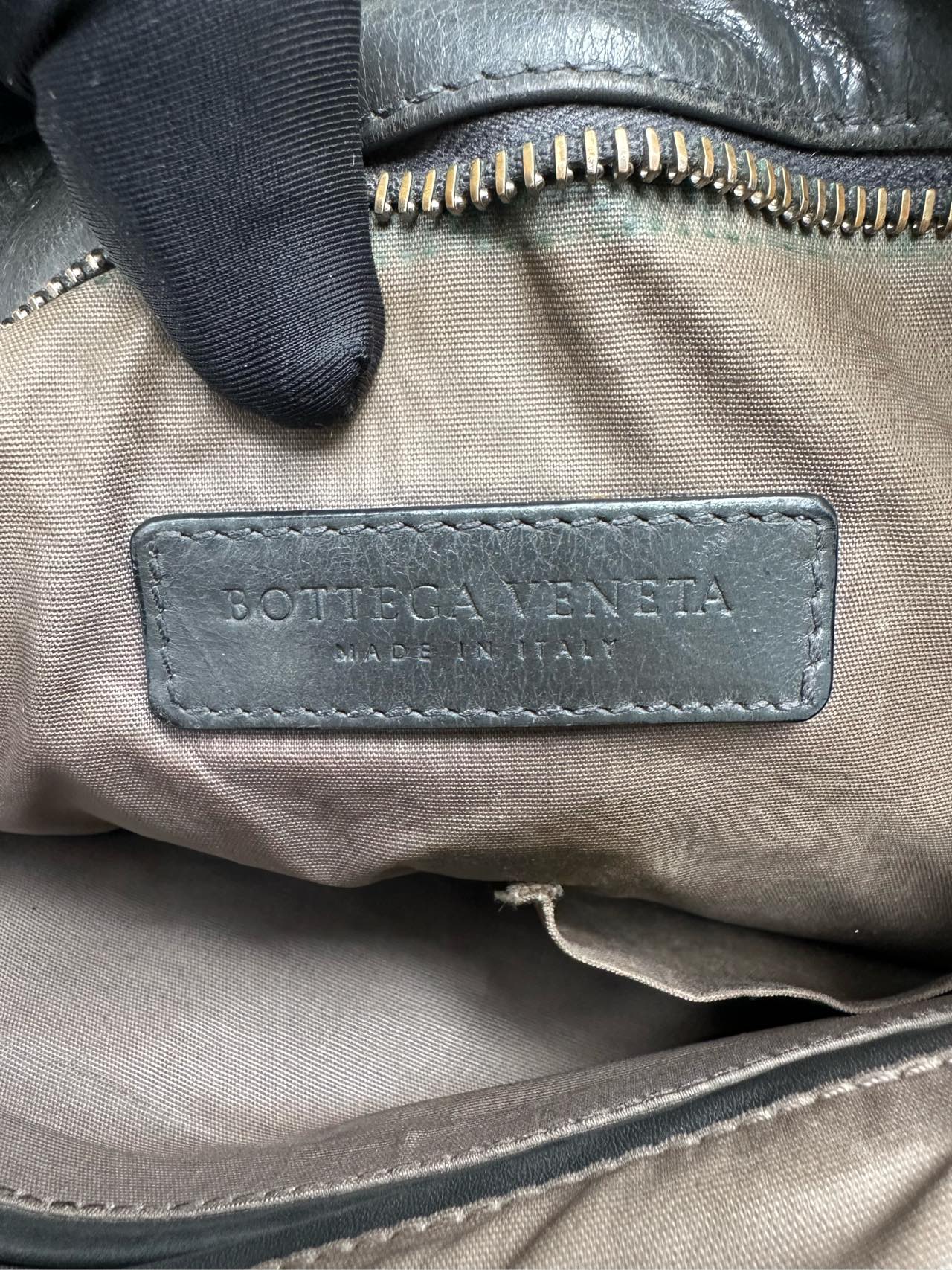 Bottega Veneta - Intrecciato Leather Messenger Bag - Leather - Grey - (Small)