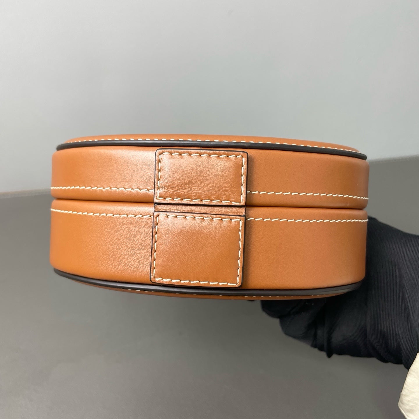 Celine - Cuir Triomphe Oval Box Bag - Leather - Camel - (mini)