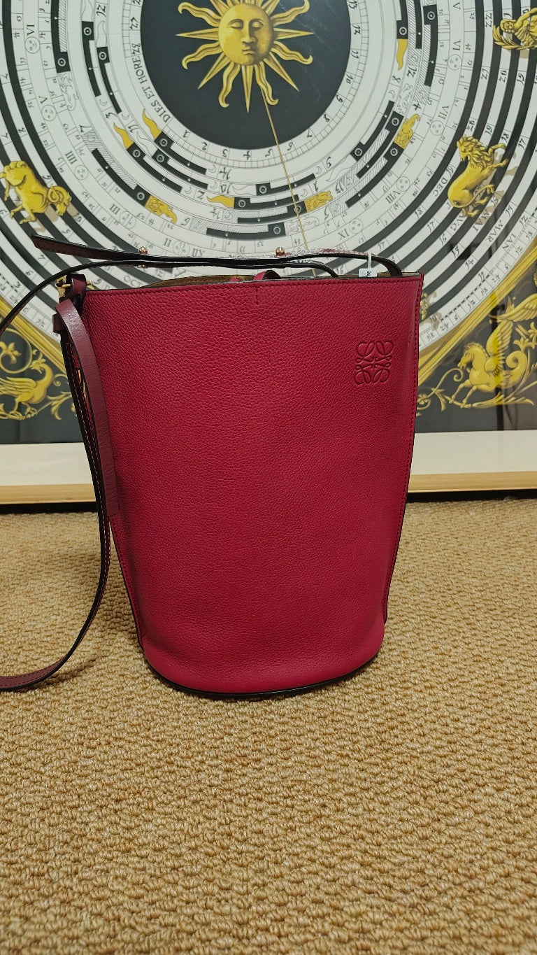 Loewe - Gate Bucket Bag - Pebbled leather - Burgundy - (medium)