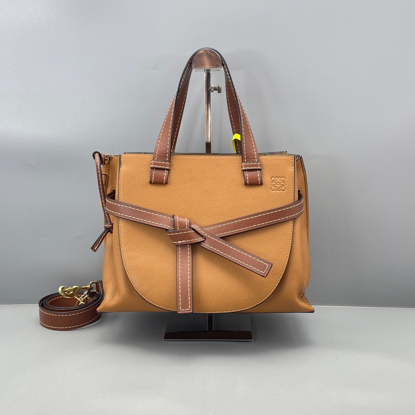 Loewe - Gate Handbag - Grained calfskin leather with smooth calfskin trim - Caramel - (Medium)