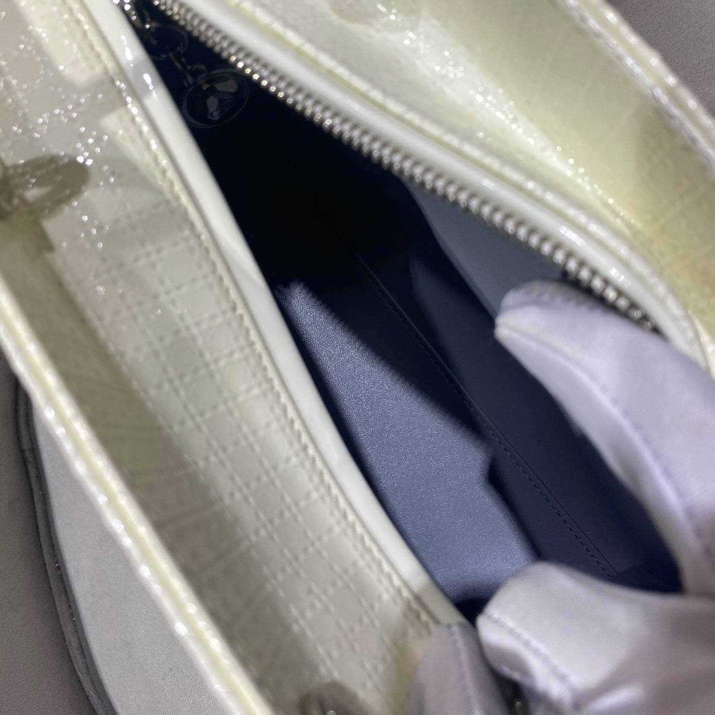 Dior - Lady Dior 5-block - Patent leather - White - (Medium)