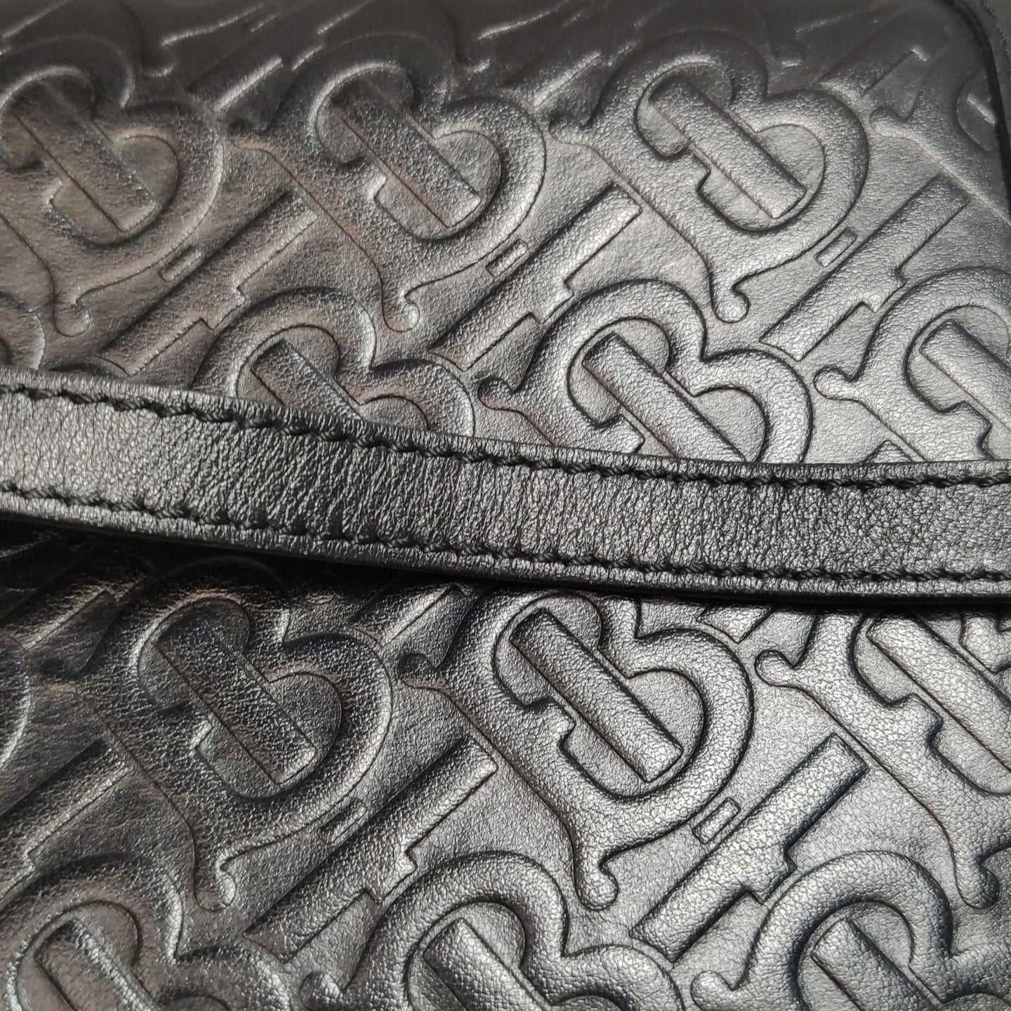 Burberry - Medium Exclusive Monogram Embossed TB Bag - Cowhide leather - Black - (Medium)
