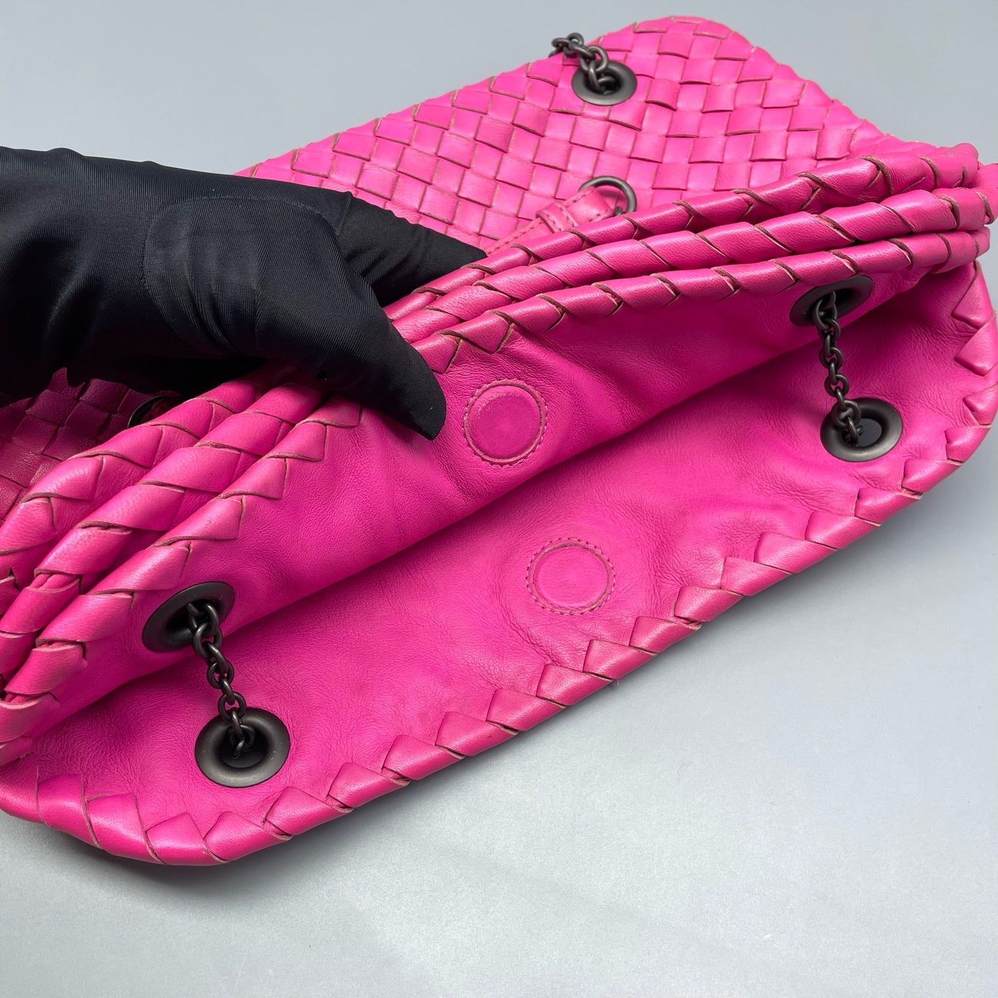 Bottega Veneta - Intrecciato Chain Shoulder Bag - Lambskin leather - Fuchsia - (medium)