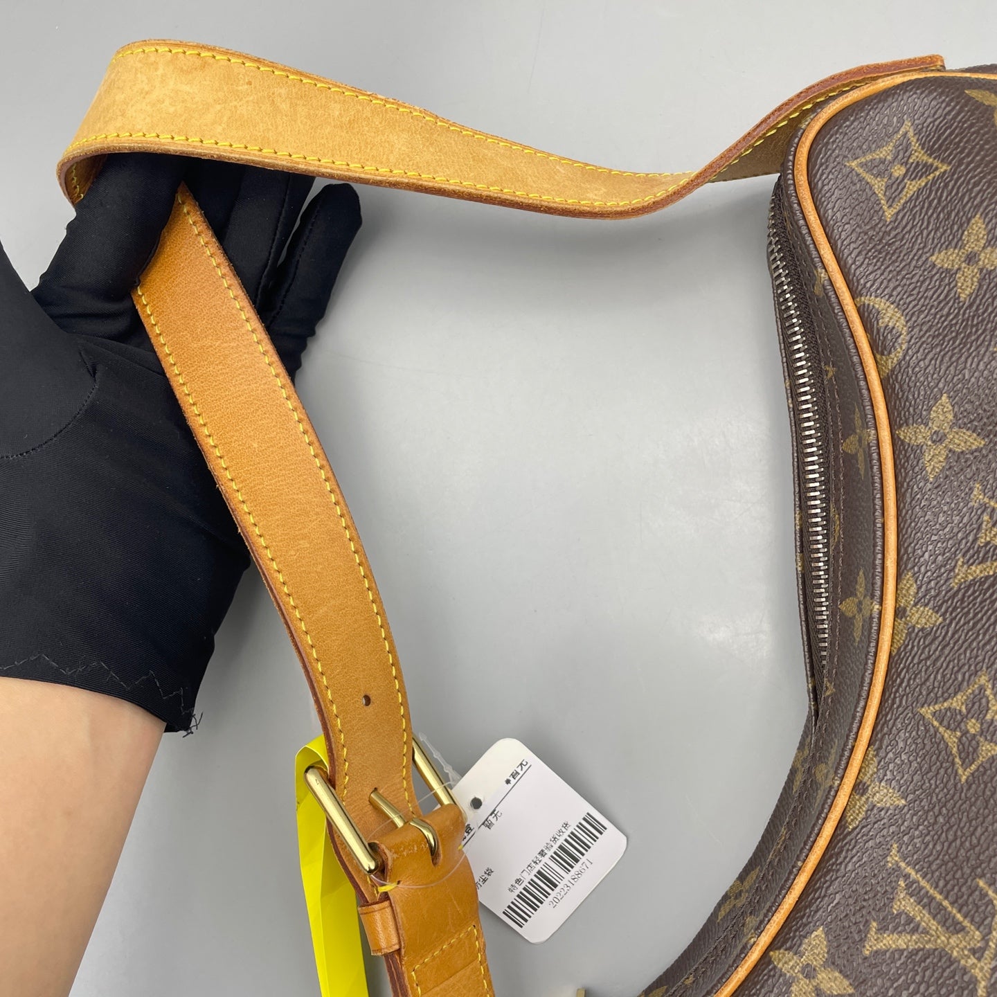 Louis Vuitton - Pochette Croissant - Monogram coated canvas with Vachetta leather trim - Brown - (Small)