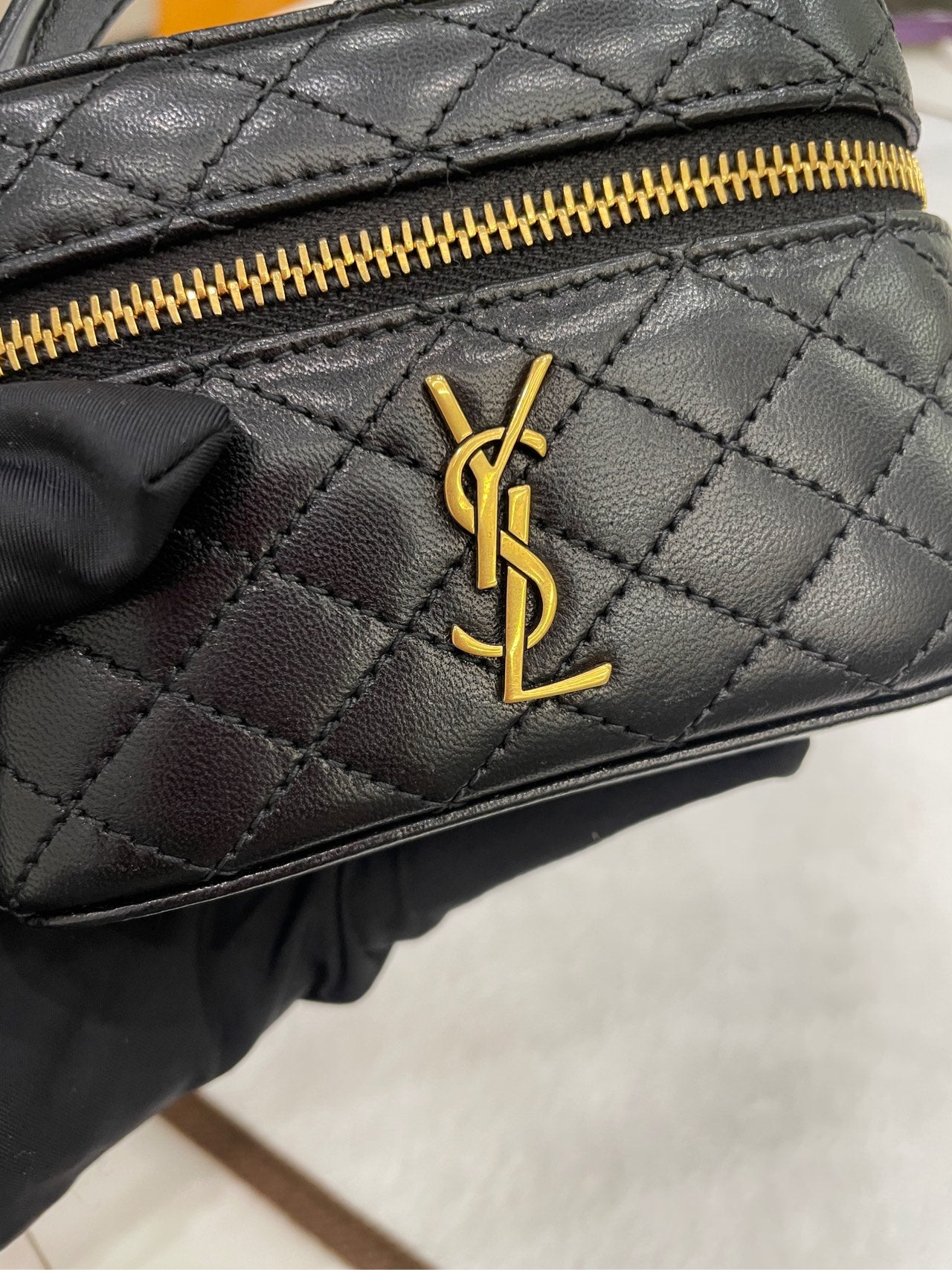 Saint Laurent - Gaby Mini Vanity Case - Leather - Black - (mini)