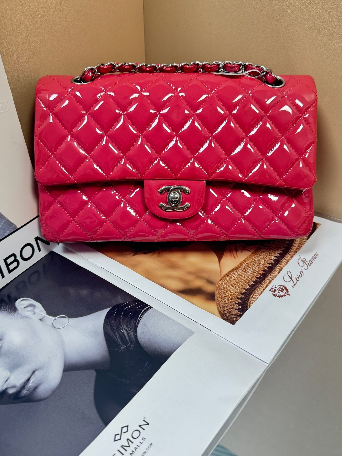 Chanel - Classic Flap Medium - Patent leather - Vibrant Magenta - (medium)