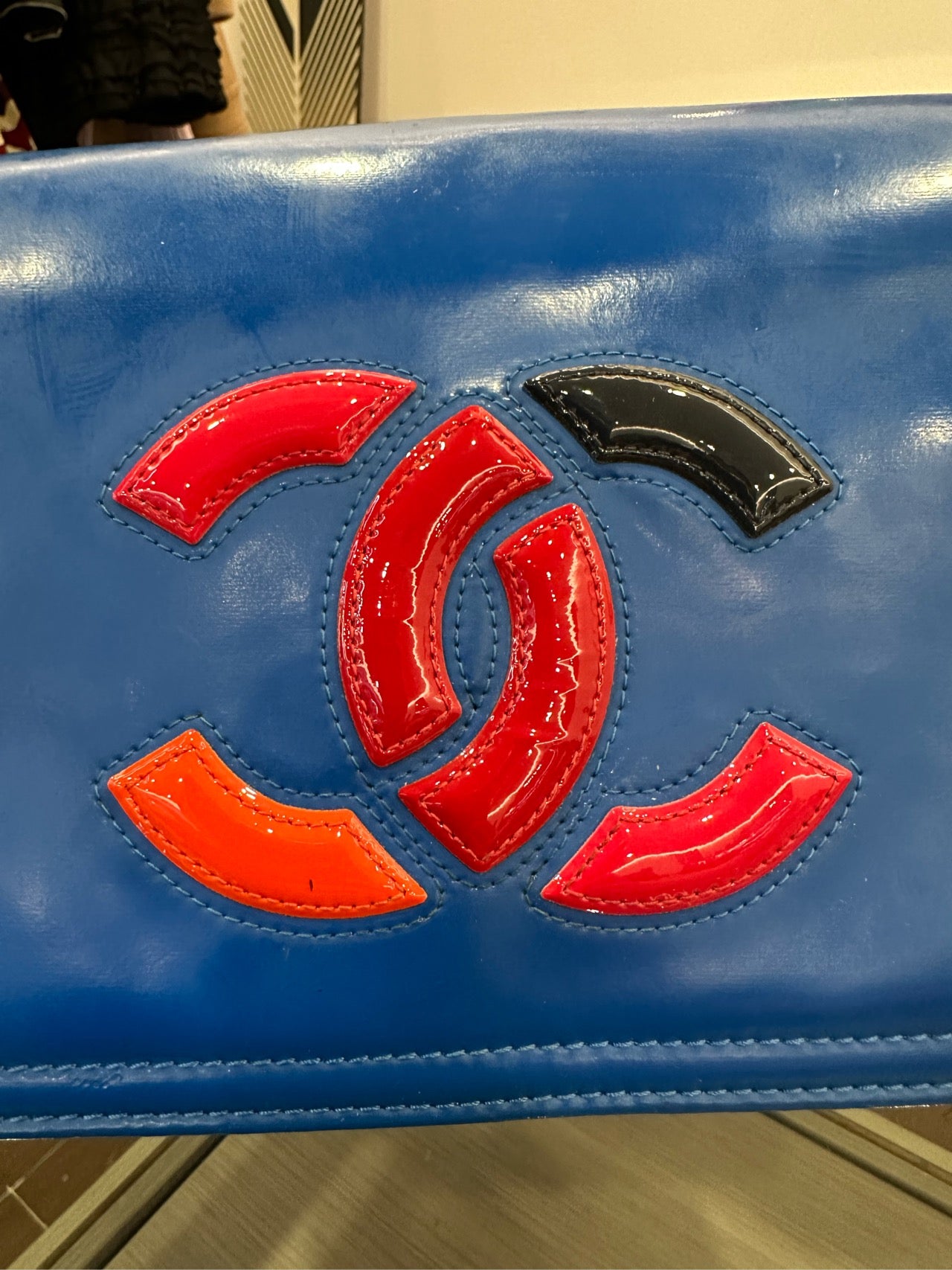 Chanel - WOC (Wallet on Chain) with Colorful Jumbo CC Logo - Patent leather - Blue - (small)