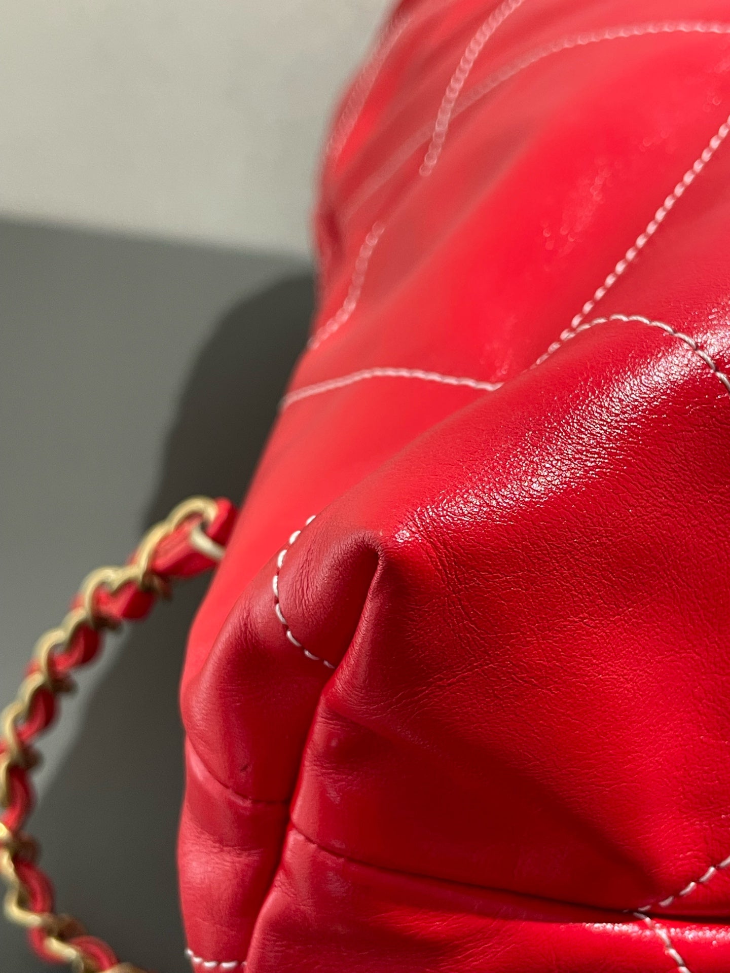Chanel - 22 Bag Backpack - Calfskin leather - Red - (Large)