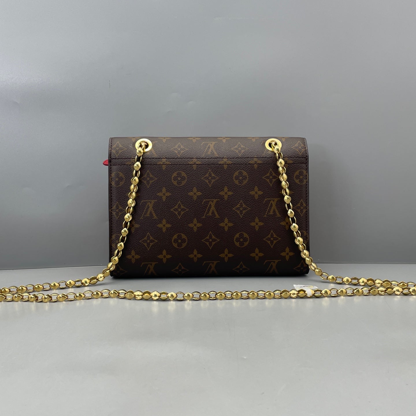 Louis Vuitton - Victoria Chain Bag - Monogram canvas with grained leather accents - Brown and Red with Gold-Tone Hardware - (Medium)