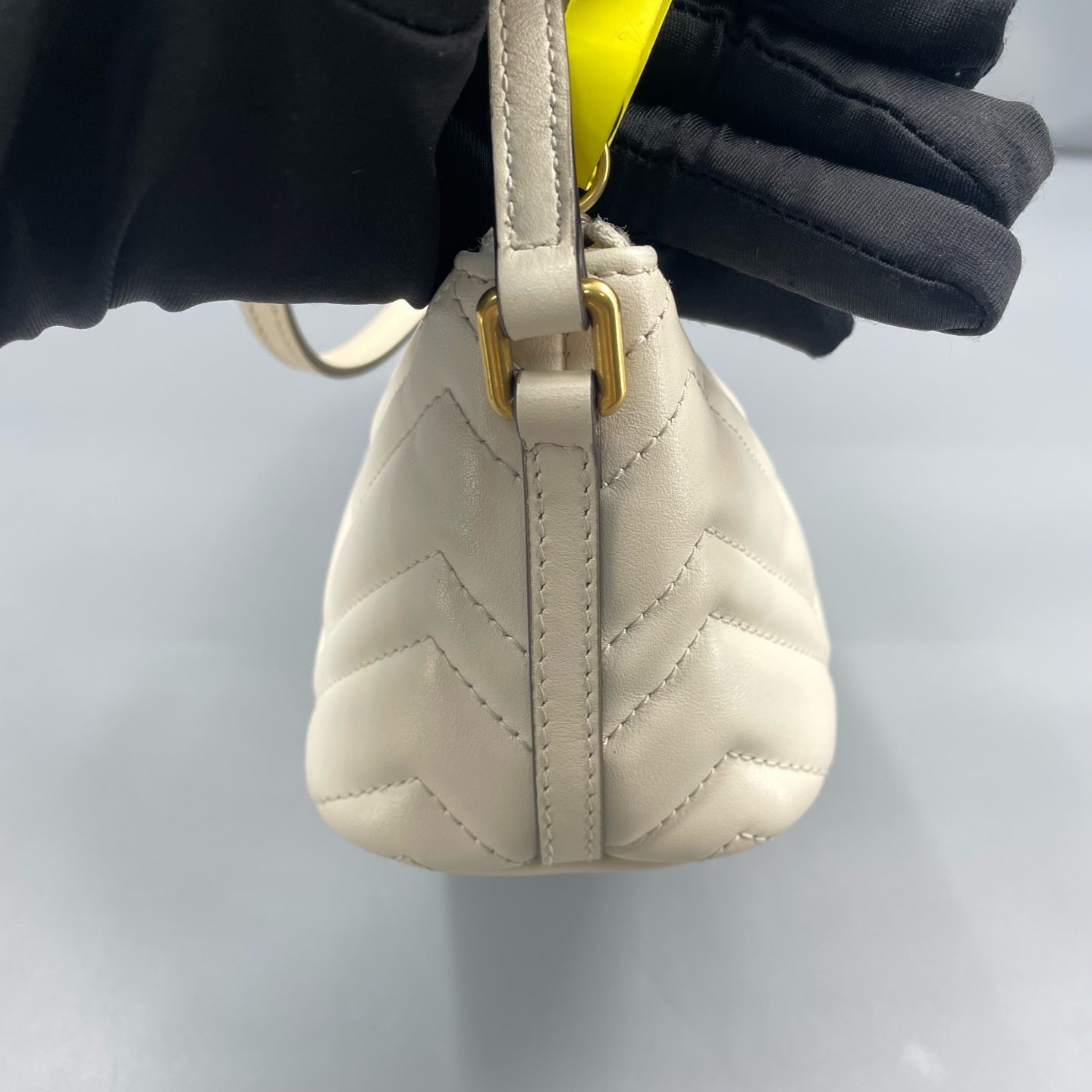 Gucci - Marmont Shoulder Bag - Matelassé leather - White with Gold-Tone Hardware - (mini)