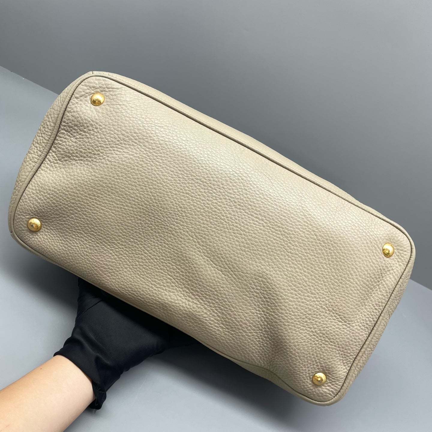 Prada - Tote Bag - Grained leather - Grey - (Medium)
