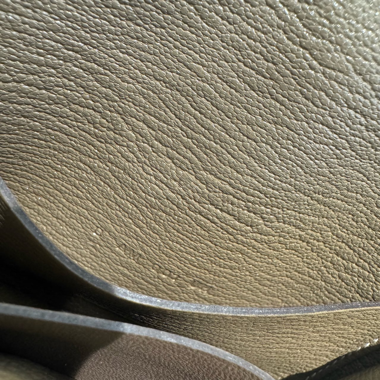 Hermès - Roulis Slim Compact - Chevre Mysore leather - Etoupe with Light Gold-Tone Hardware - (Mini)