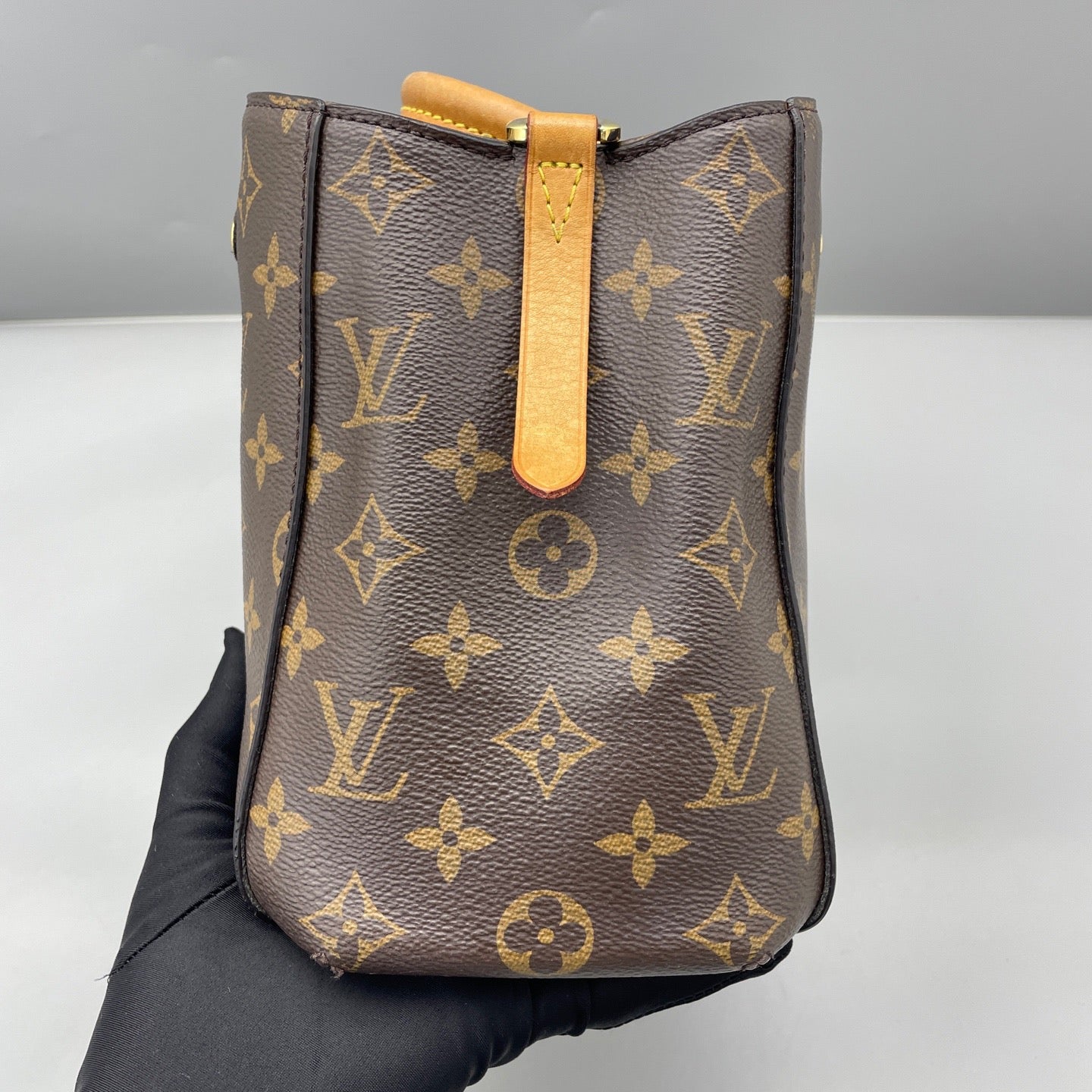 Louis Vuitton - Montaigne BB Monogram - Monogram coated canvas with natural Vachetta leather trim - Brown - (small)