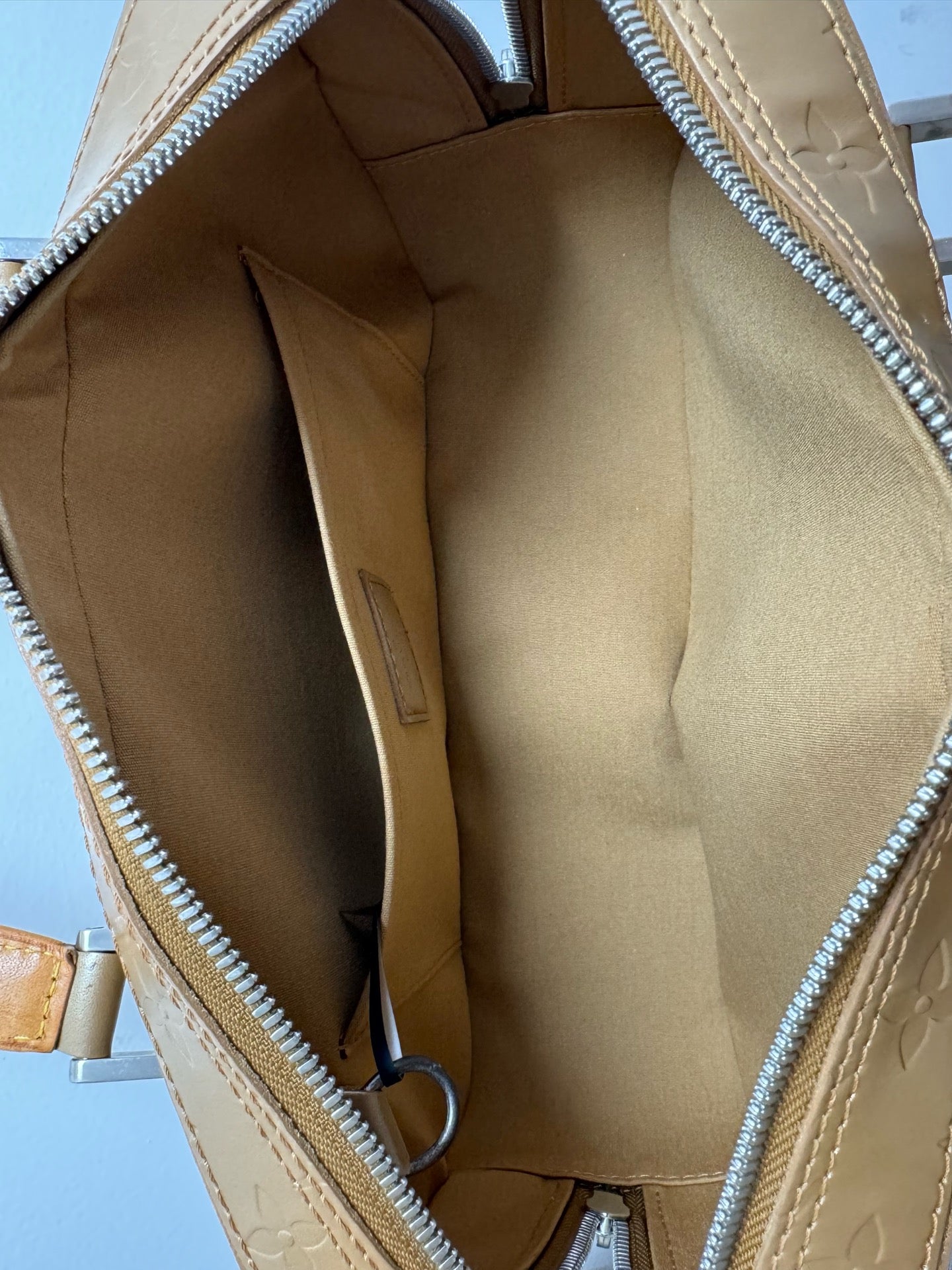 Louis Vuitton - Matte Monogram Vernis Bowling Bag - Monogram Vernis patent leather - Beige - (medium)
