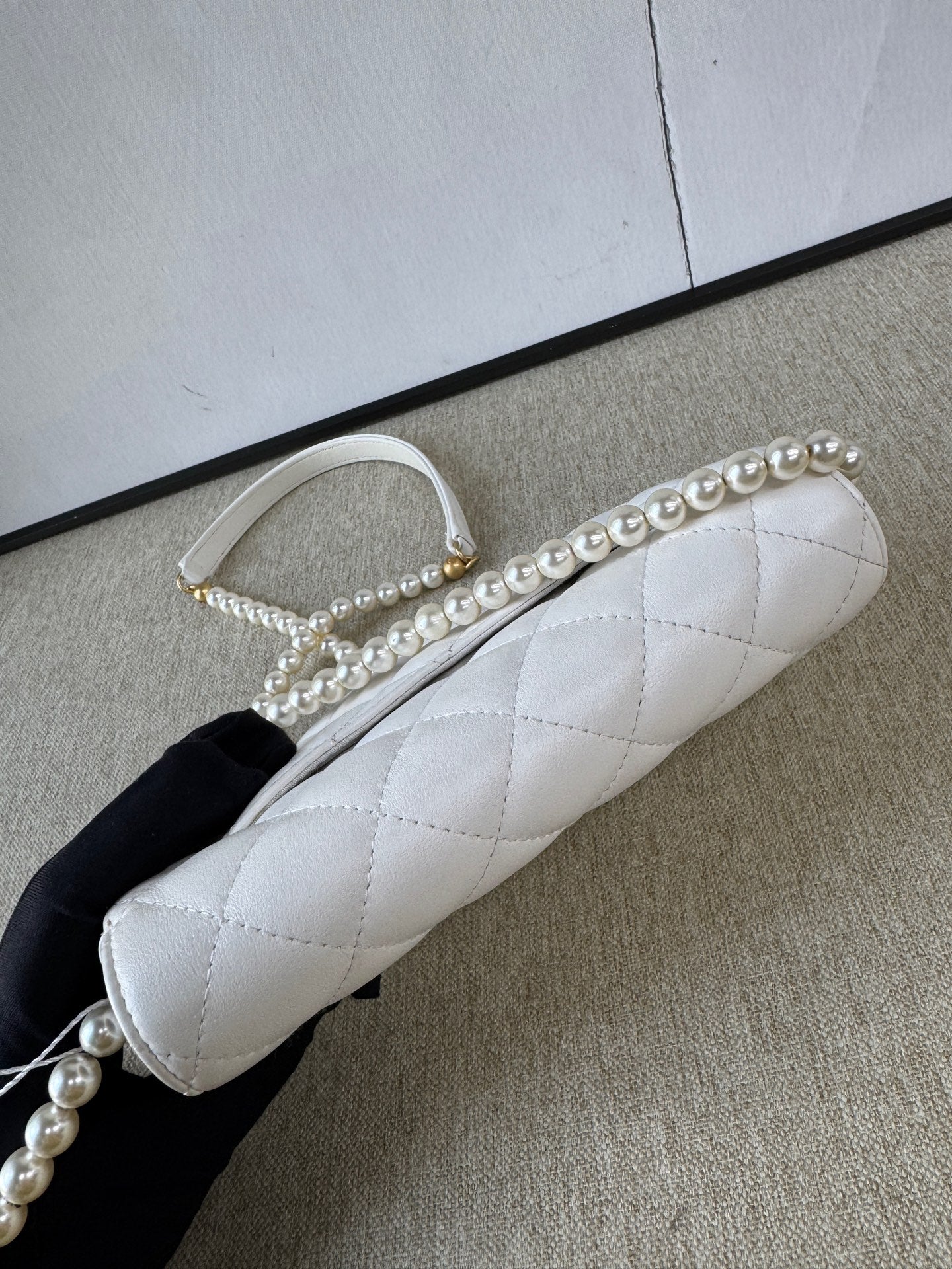 Chanel - WOC (Wallet on Chain) with Pearl Chain Strap - Lambskin leather - White - (mini)