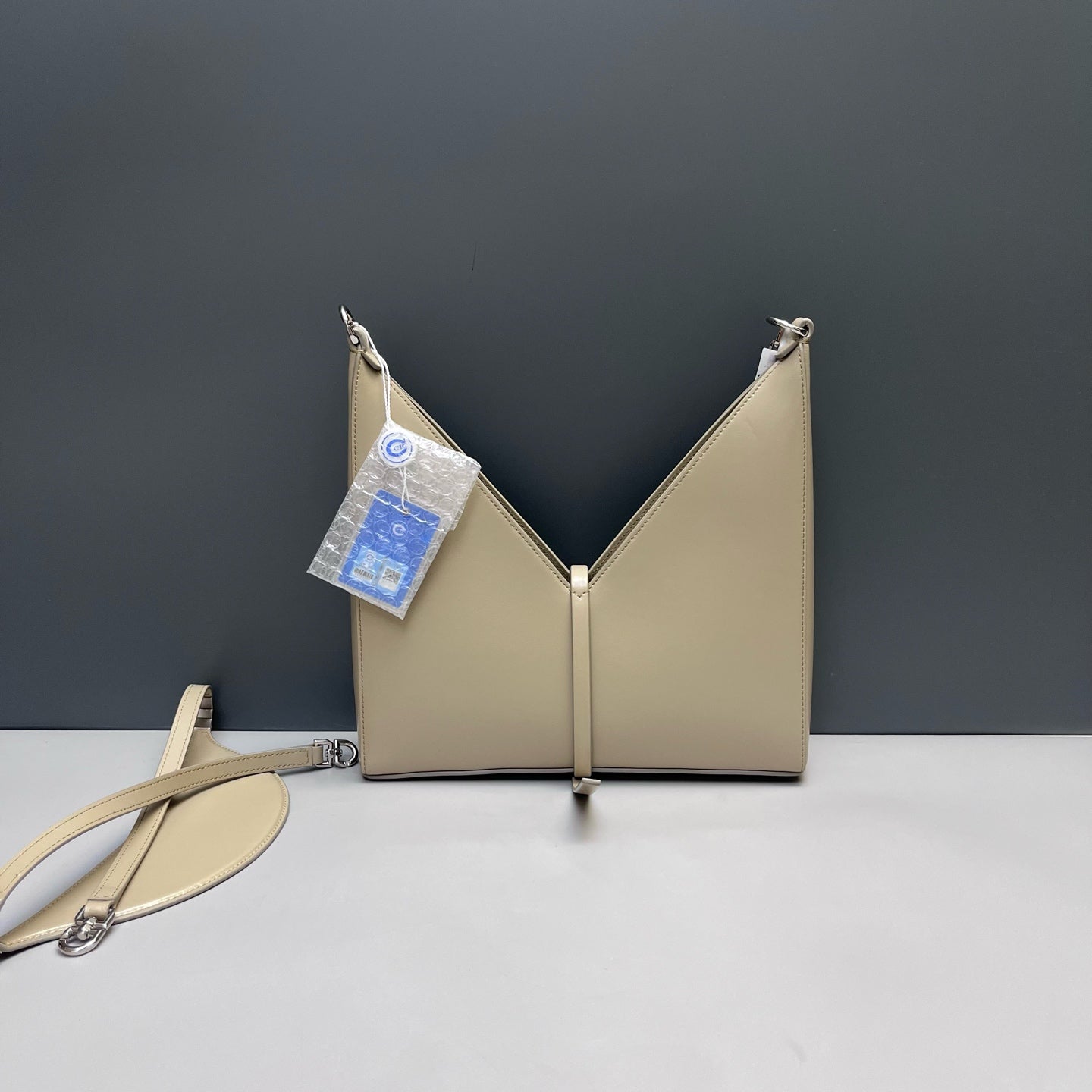 Givenchy - Cut-out - Leather - Beige - (Medium)