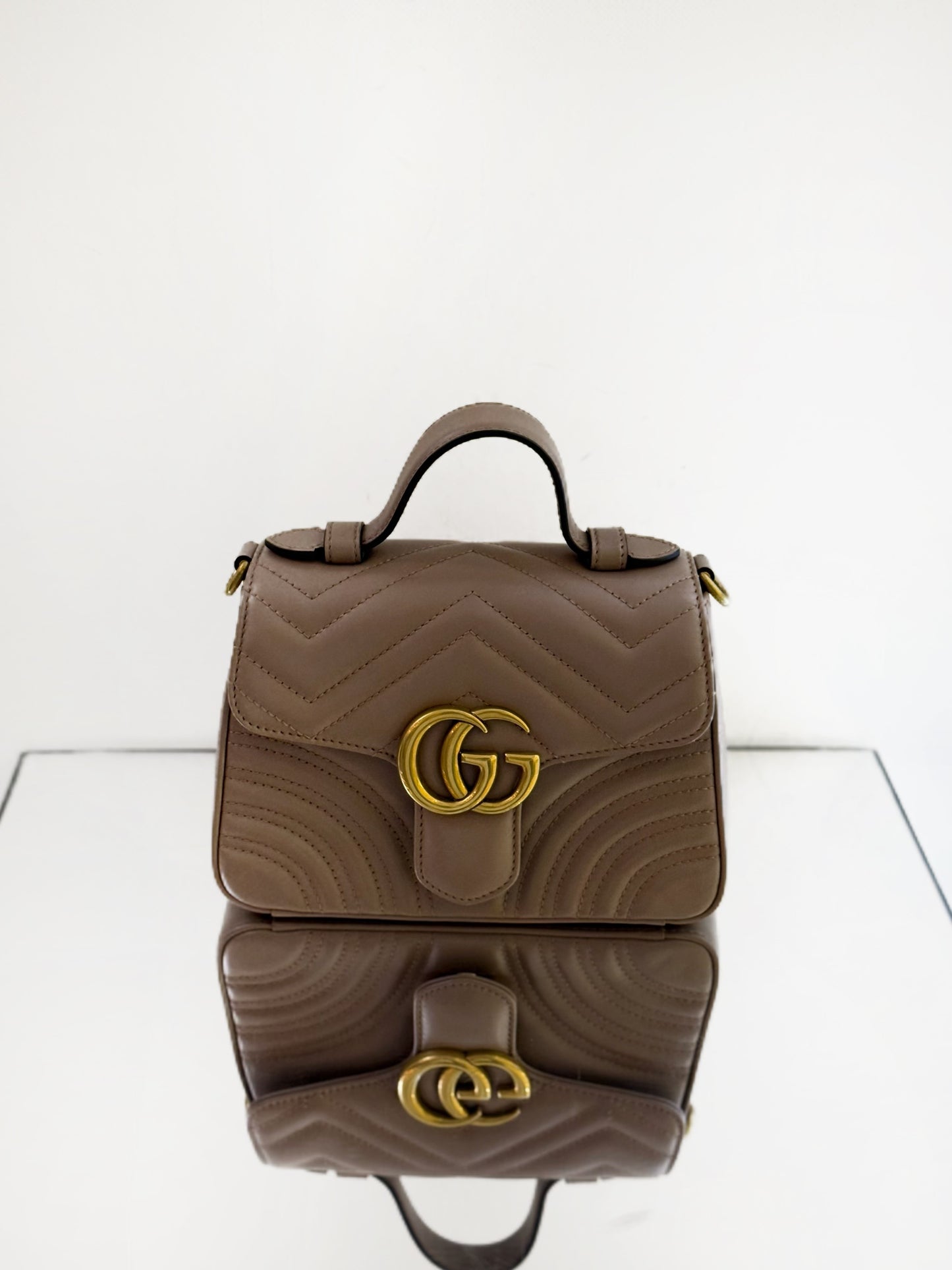 Gucci - GG Marmont Matelassé Top Handle Messenger Bag - Matelassé chevron-quilted calfskin leather - Taupe beige with Antique Gold-Tone Hardware - (mini)