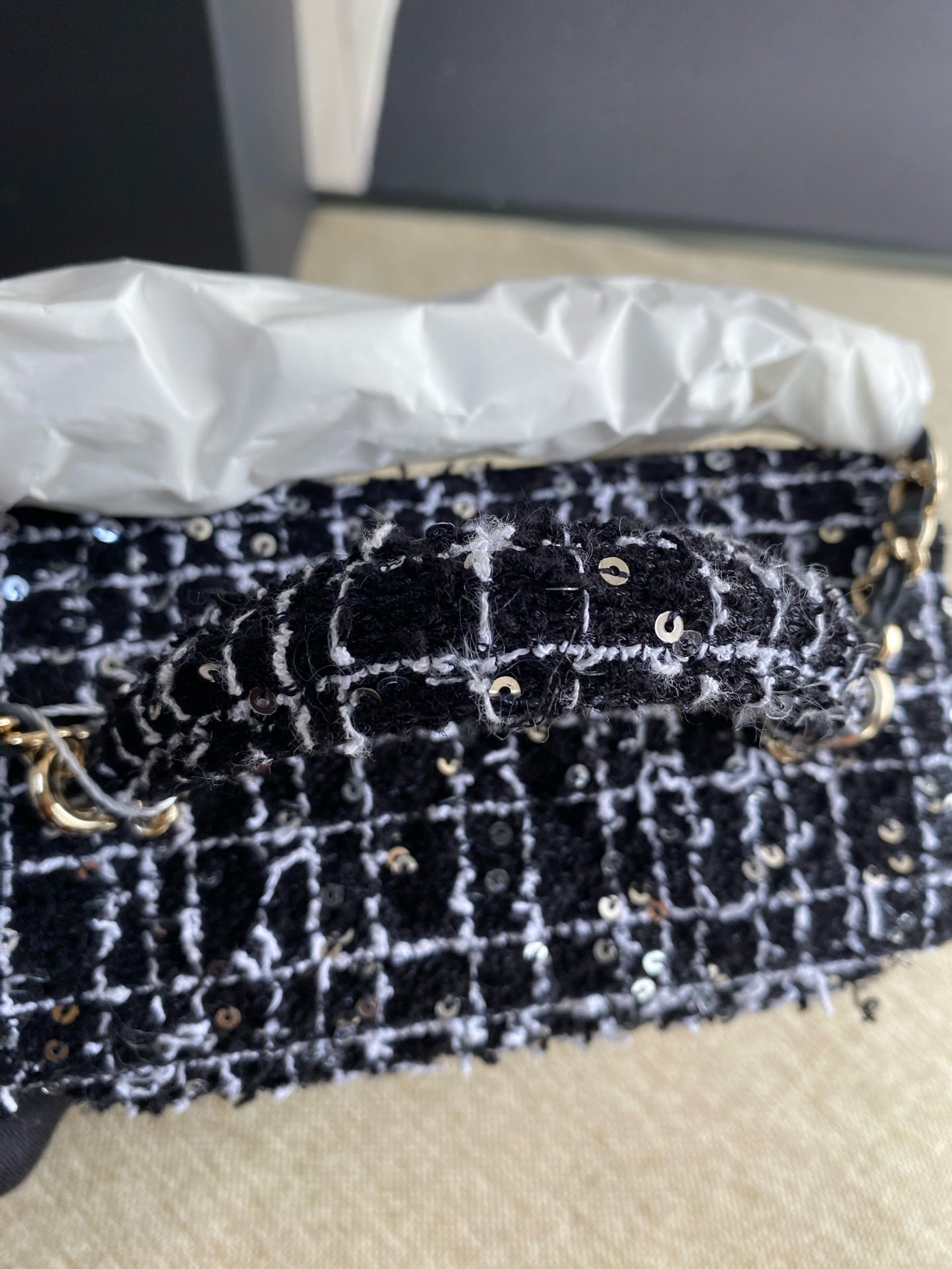 Chanel - Tweed Sequin Cosmetic Box Bag - Tweed and lambskin leather with sequins - Black and White with Gold-Tone Hardware - (mini)
