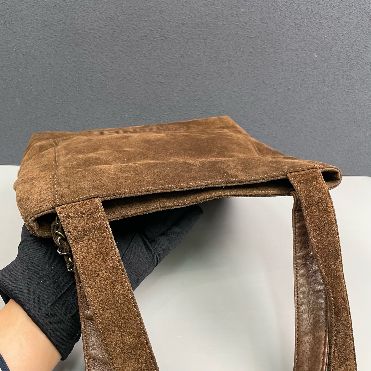 Chanel - Vintage Suede Shoulder Tote Bag - Suede - Brown - (Medium)