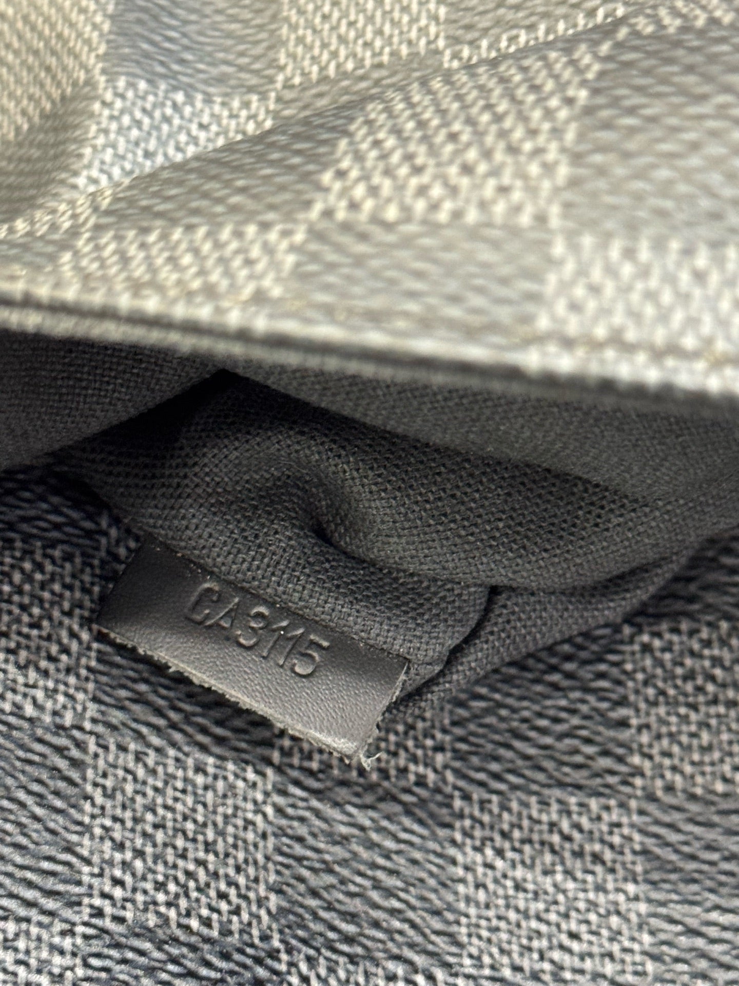 Louis Vuitton - District GM Messenger Bag - Coated Canvas and Leather - Black - (medium)