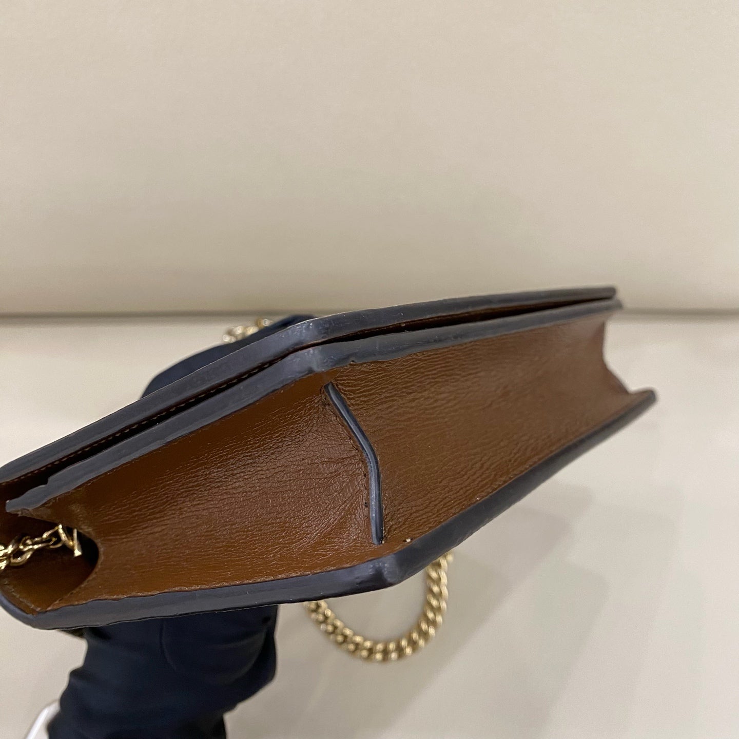 Gucci - GG Supreme Heart Wallet on Chain (WOC) - GG Supreme coated canvas with leather trim and applique - Beige, Red, and Brown with Gold-Tone Hardware - (mini)