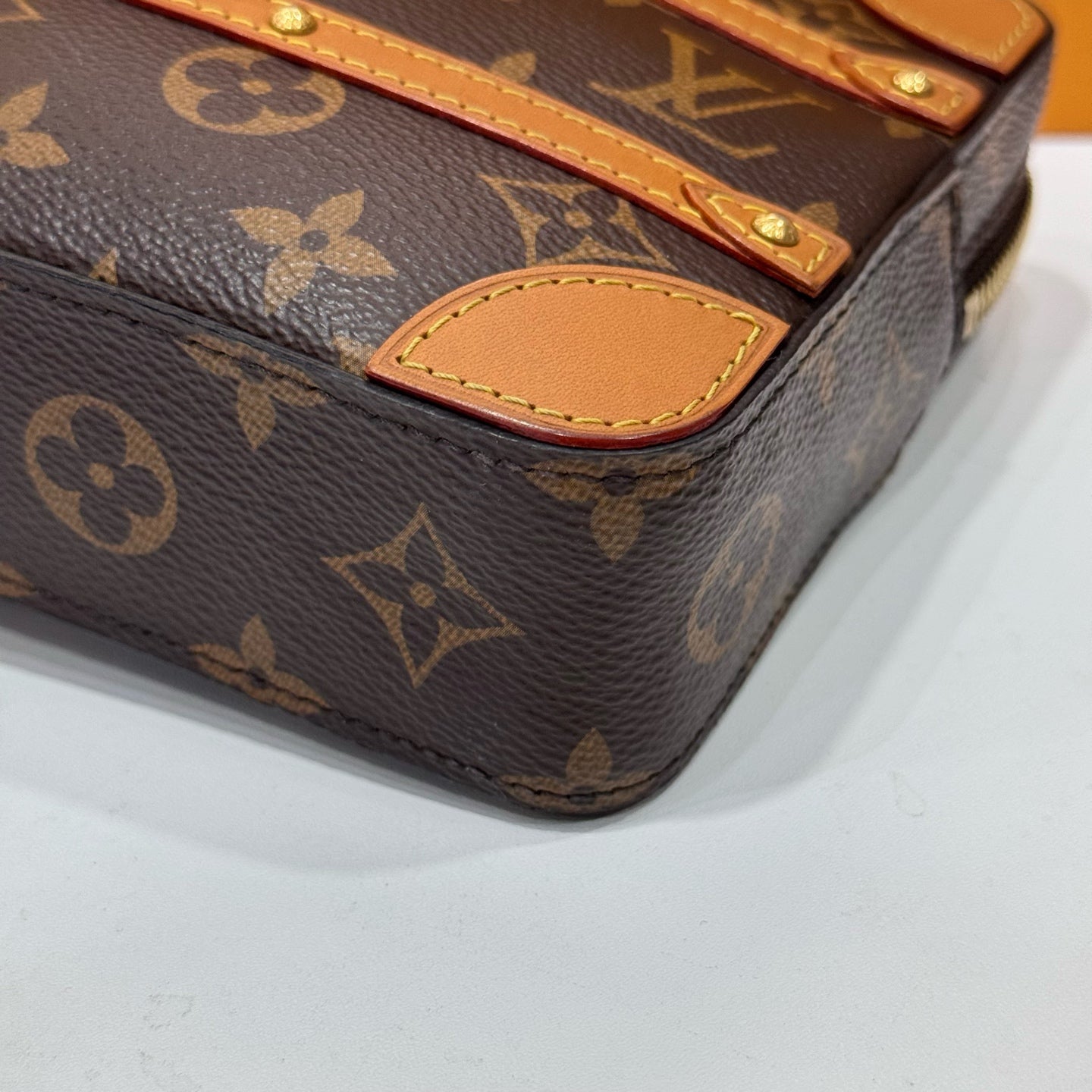 Louis Vuitton - Soft Trunk Pouch - Monogram coated canvas with Vachetta leather trim - Brown - (small)
