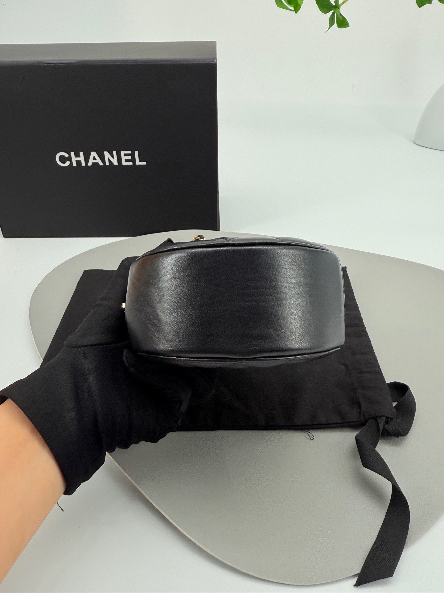 Chanel - Round Chain Bag with Adjustable Ball - Lambskin leather - Black - (mini)