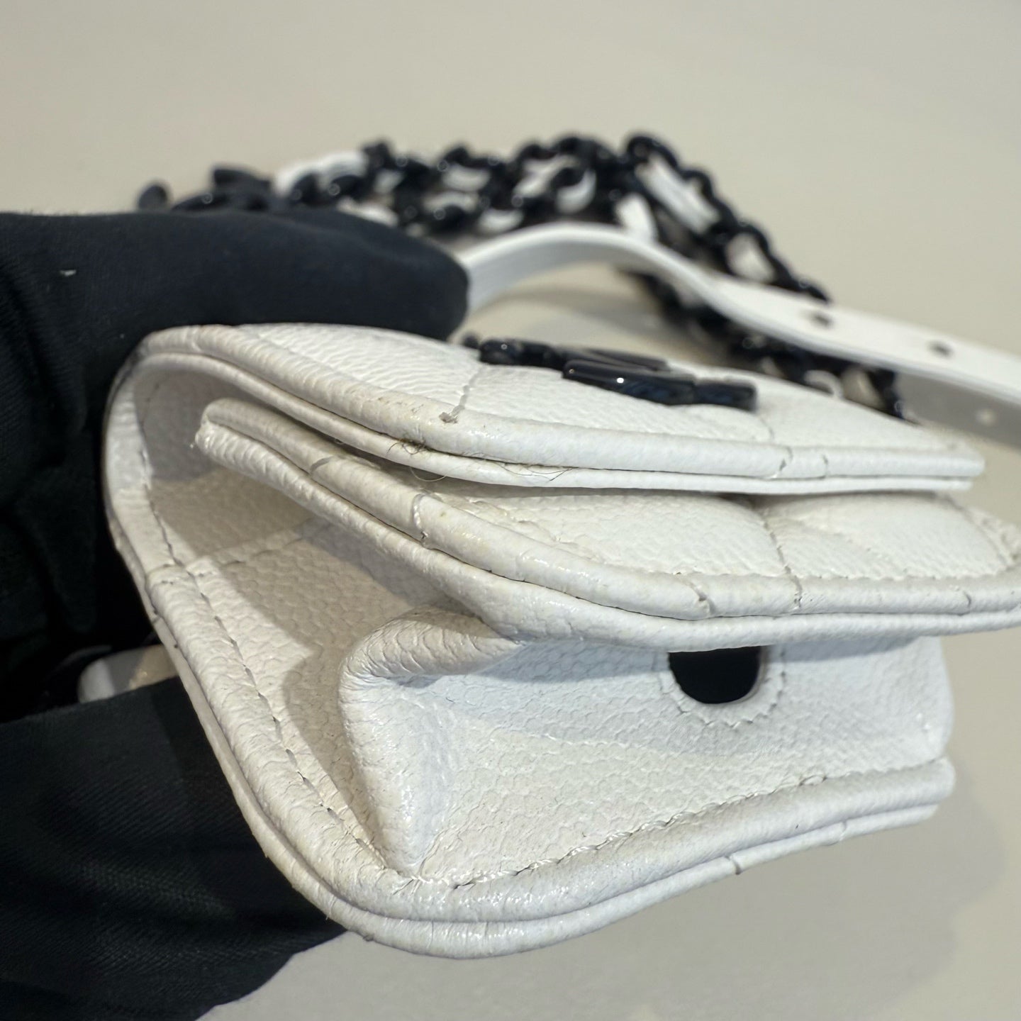 Chanel - Quilted Mini Pouch with Chain Belt - Grained leather - White - (mini)