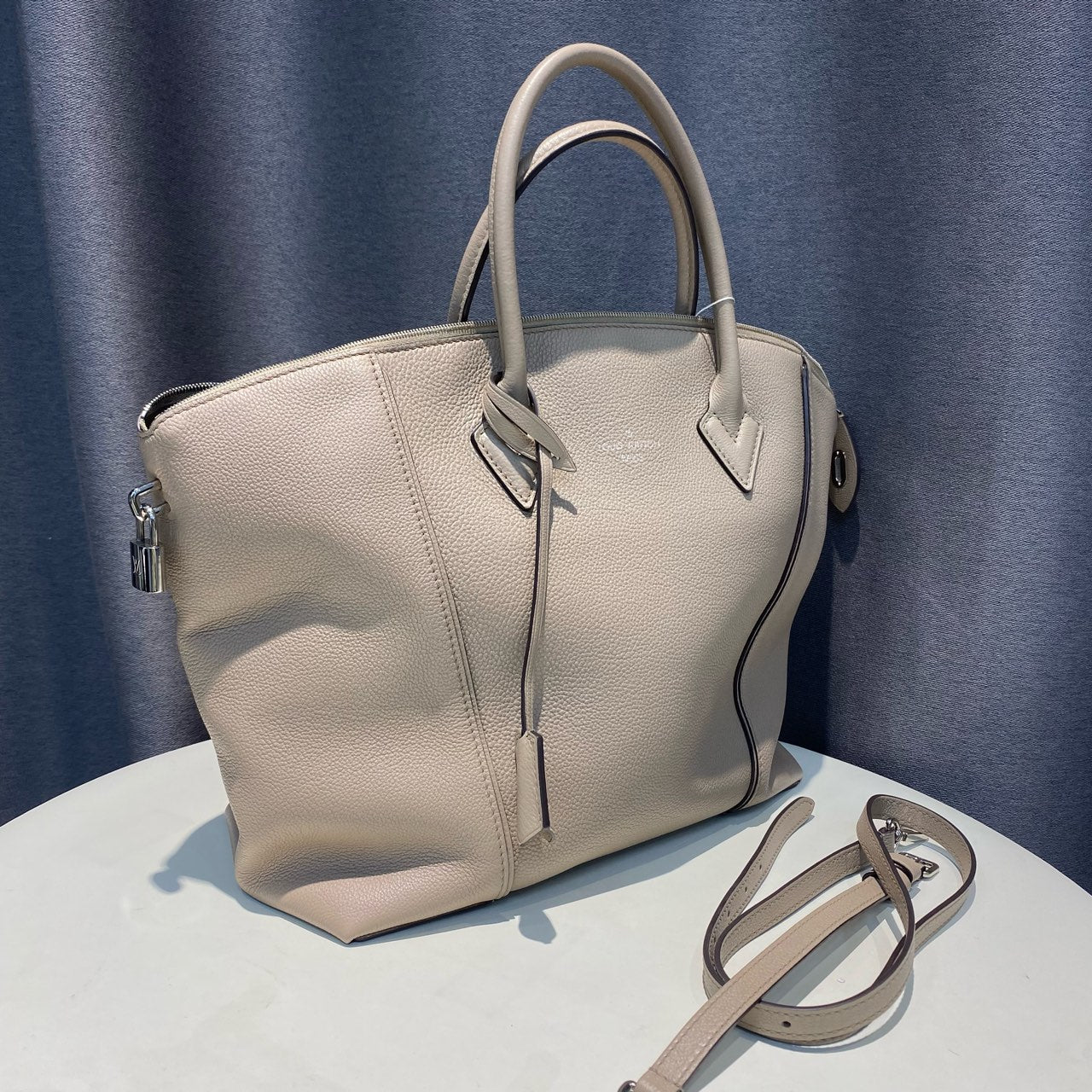 Louis Vuitton - Top Handle Handbag - Grained leather - Grey - (large)