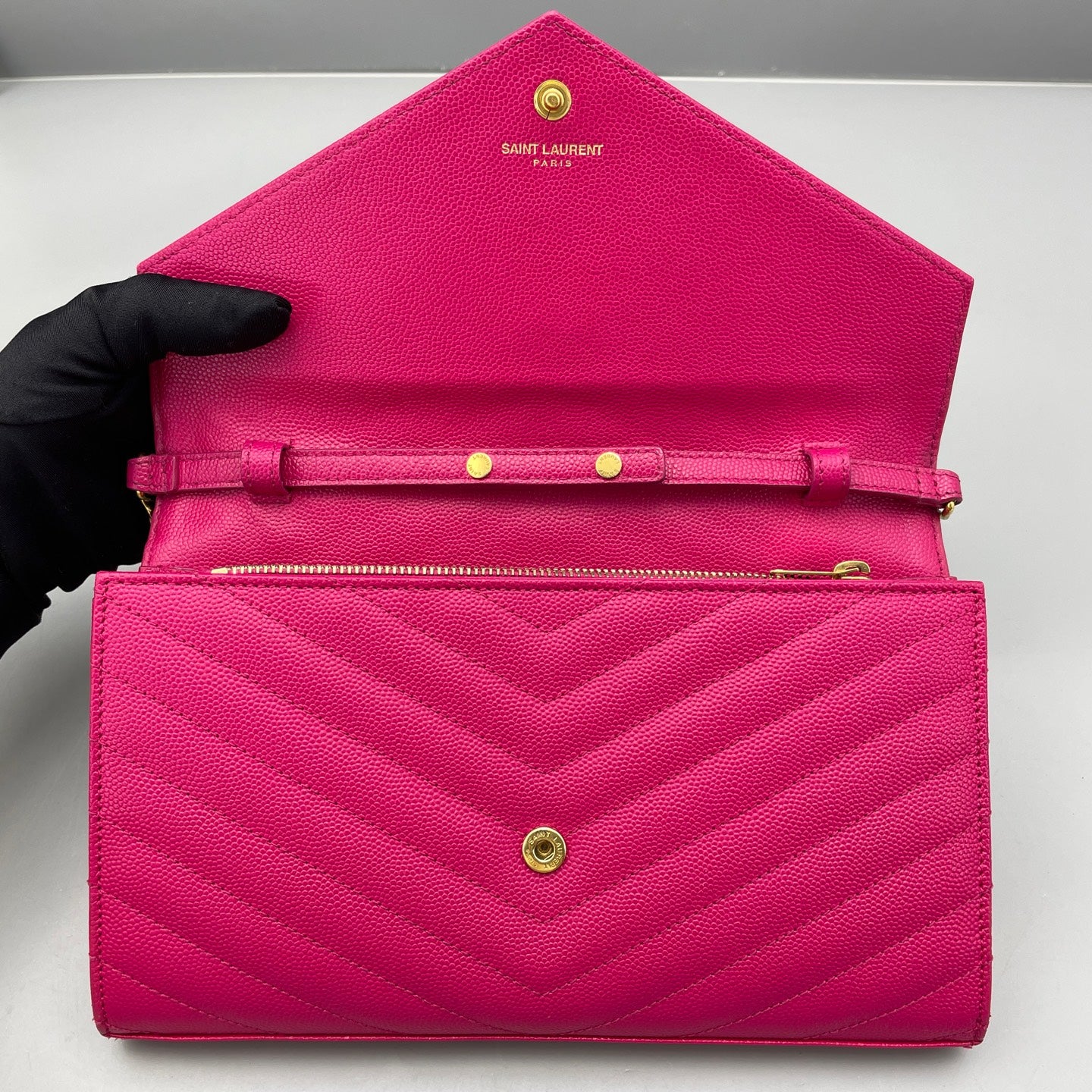 Saint Laurent - Monogram Envelope Wallet on Chain (WOC) - Grained calfskin leather - Fuchsia - (medium)