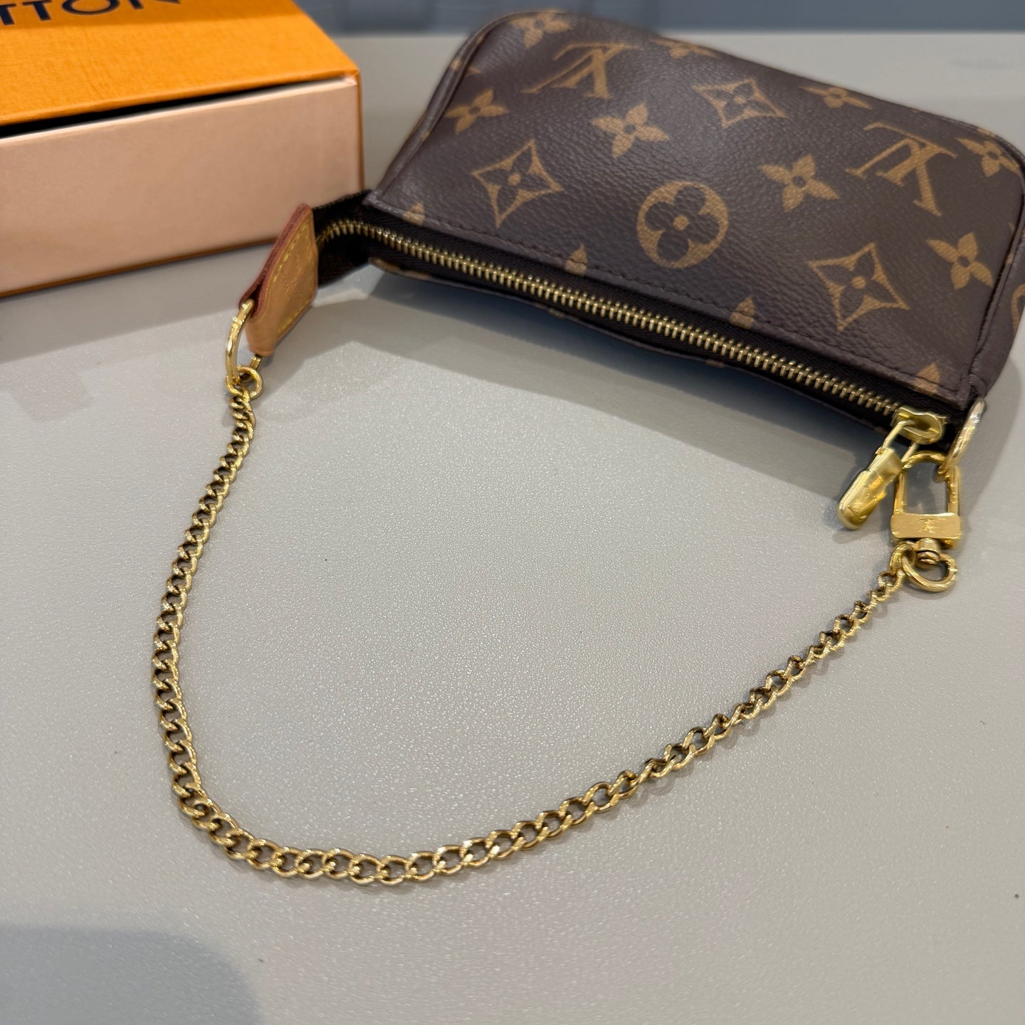 Louis Vuitton - Mini Pochette Accessories - Monogram coated canvas with Vachetta leather trim - Brown - (mini)