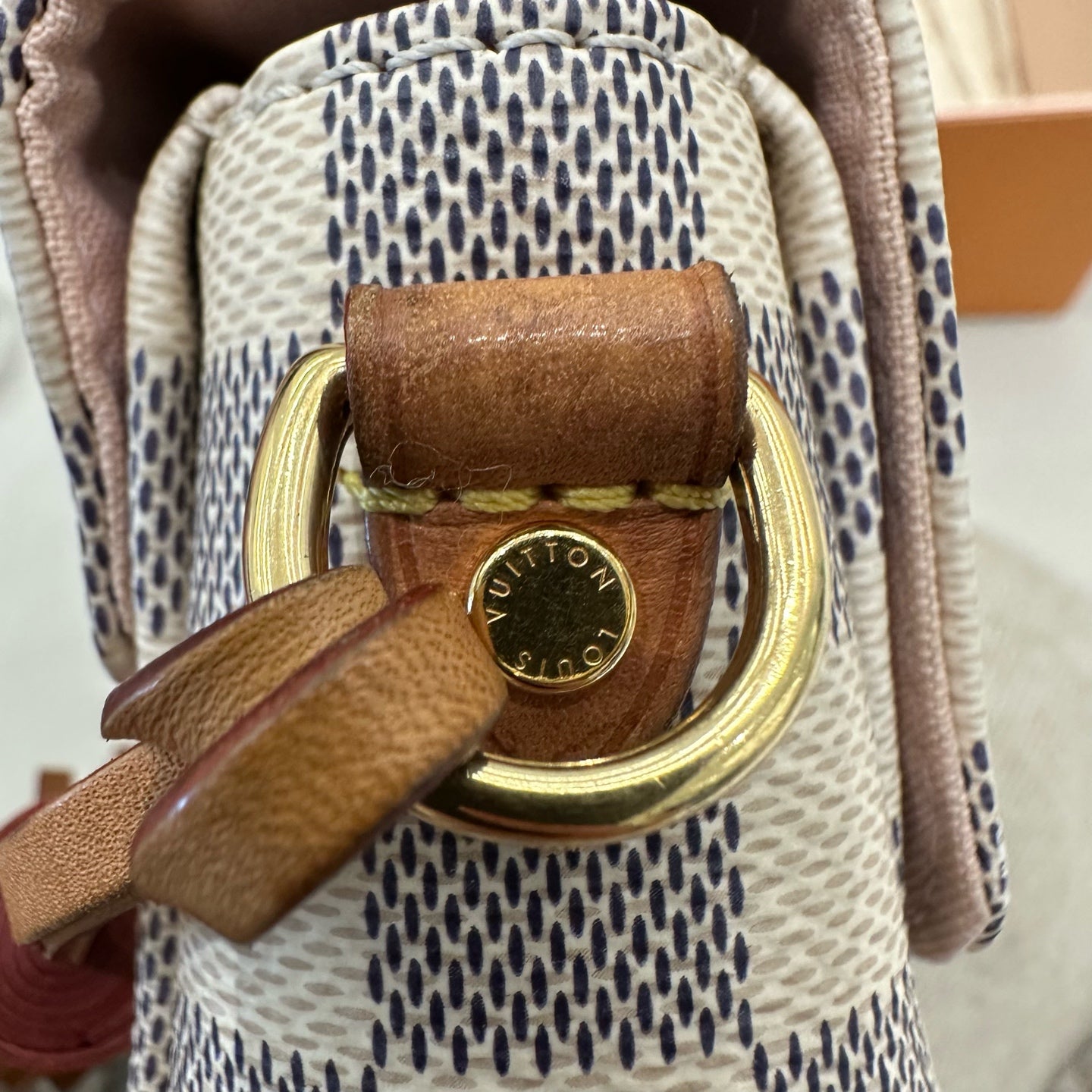 Louis Vuitton - Pochette Métis Style Tassel Bag - Damier Azur coated canvas with natural cowhide leather (Vachetta) trim - White - (small)