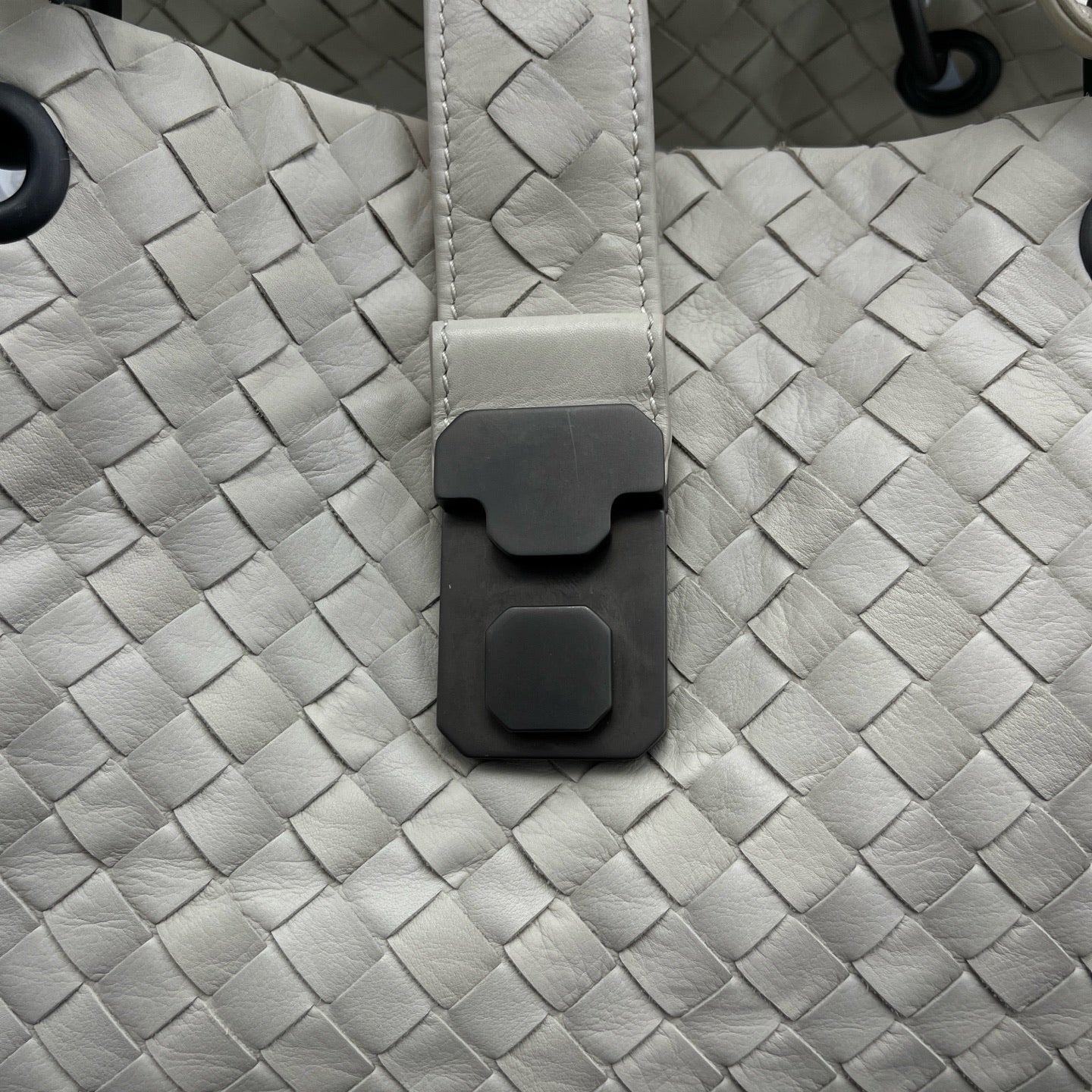 Bottega Veneta - Intrecciato Woven Shoulder Tote Bag - Leather - White - (medium)