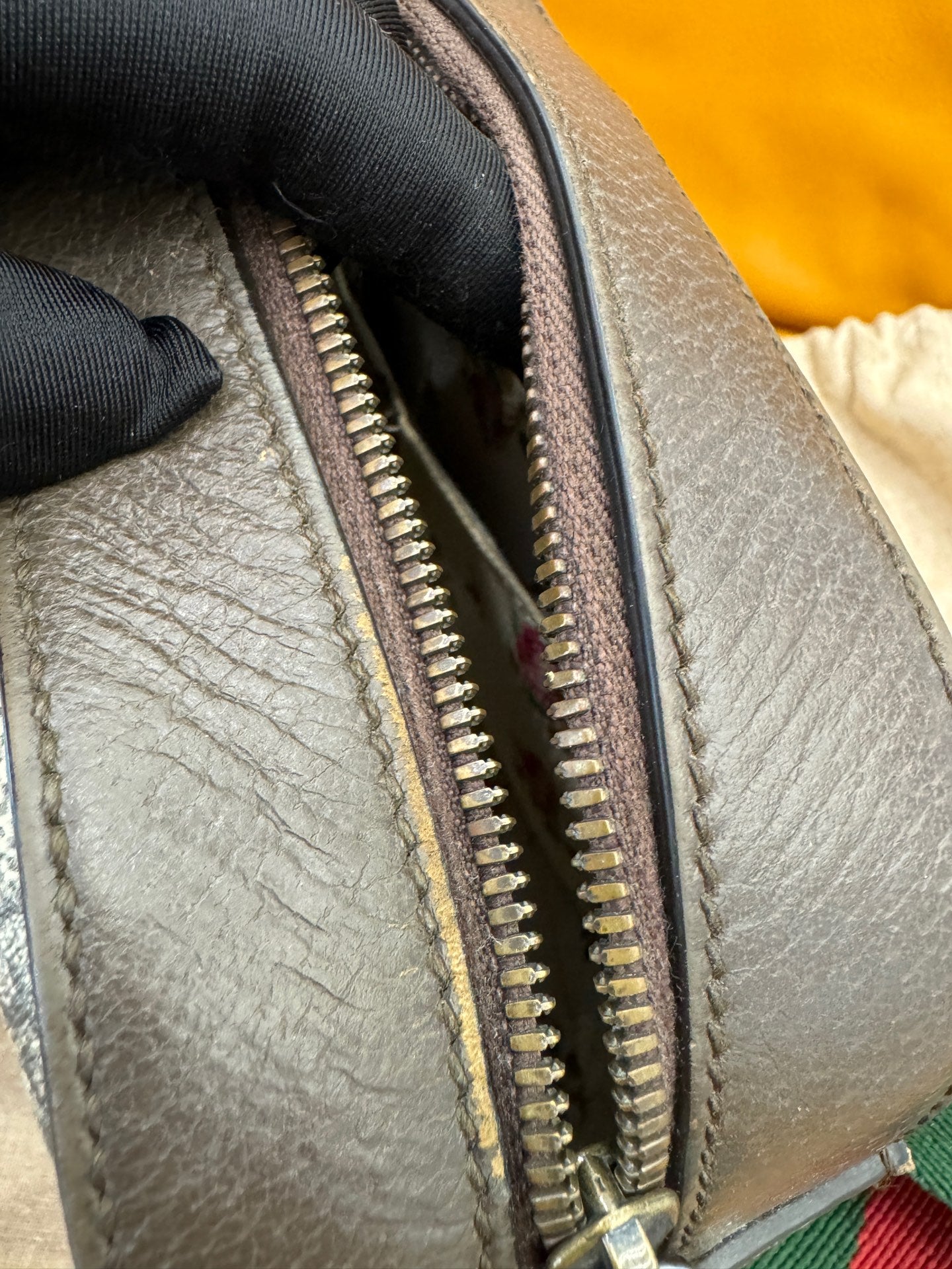 Gucci - Neo Vintage GG Supreme Camera Bag with Tiger Head - GG Supreme canvas with leather trim - Beige - (Small)