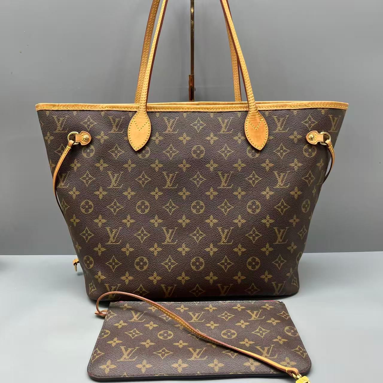 Louis Vuitton - Neverfull MM - Monogram coated canvas, Vachetta leather - Brown - (medium)
