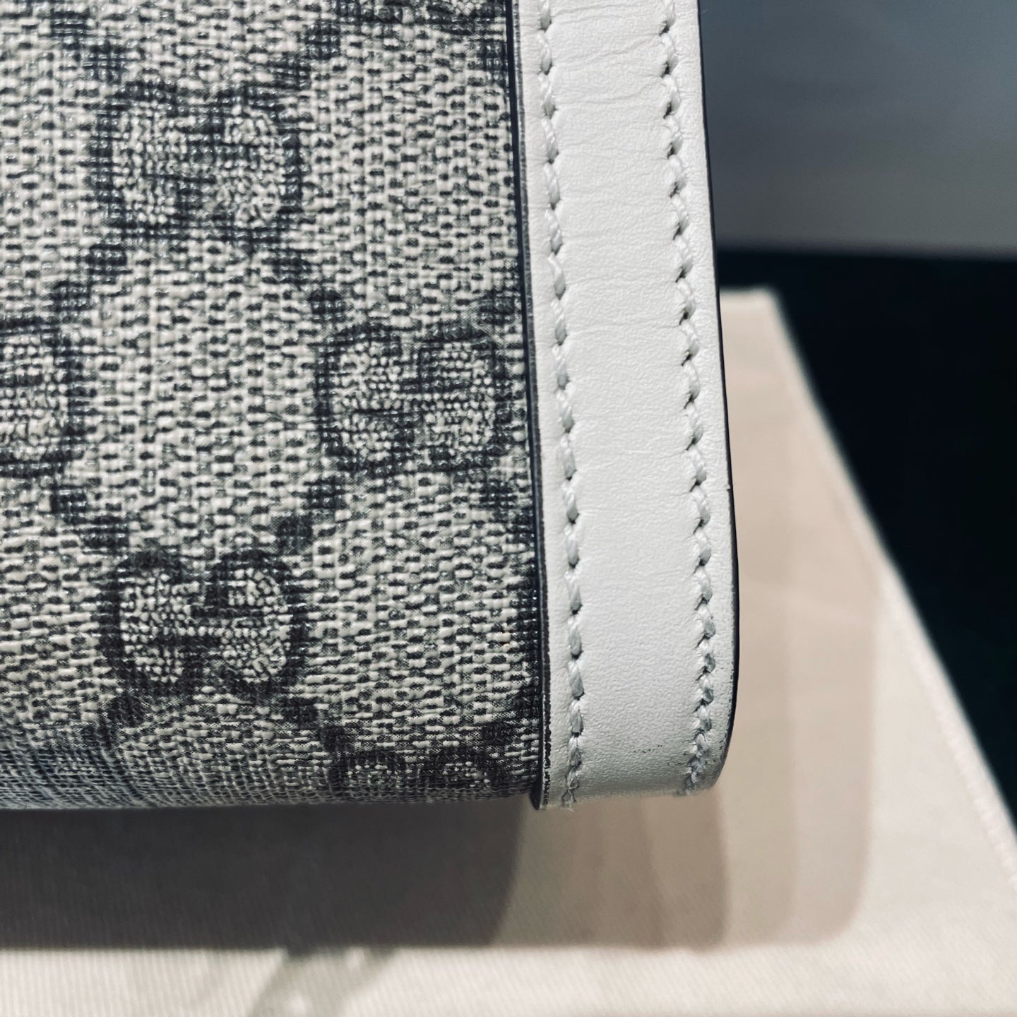 Gucci - Padlock GG Supreme Small Shoulder Bag - GG Supreme canvas with leather trim - White - (small)