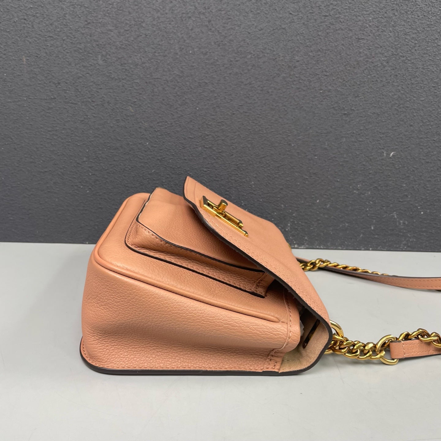 Louis Vuitton - Lockme Chain - Grained calfskin leather - Pink - (Small)