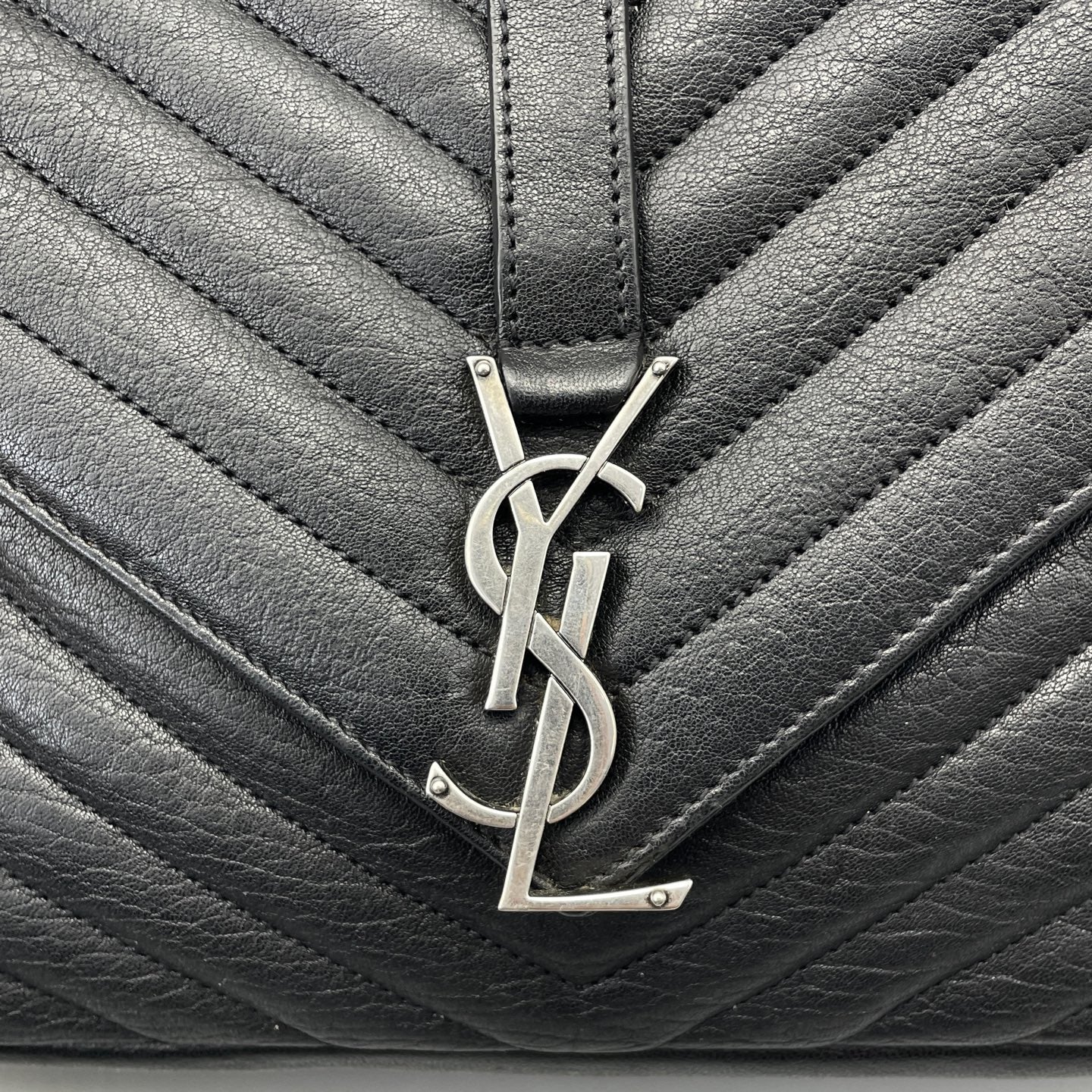 Saint Laurent - Envelope Messenger Bag - Grained leather - Black - (medium)