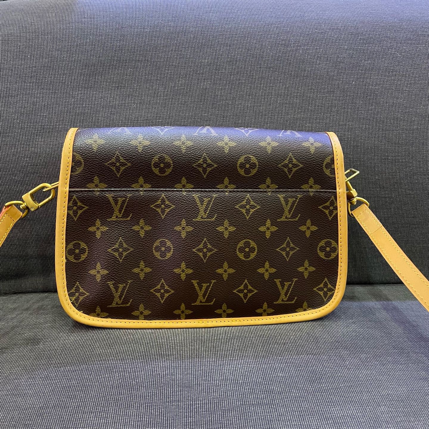 Louis Vuitton - Vintage Flap Shoulder Bag - Monogram coated canvas with vachetta leather trim - Brown - (medium)