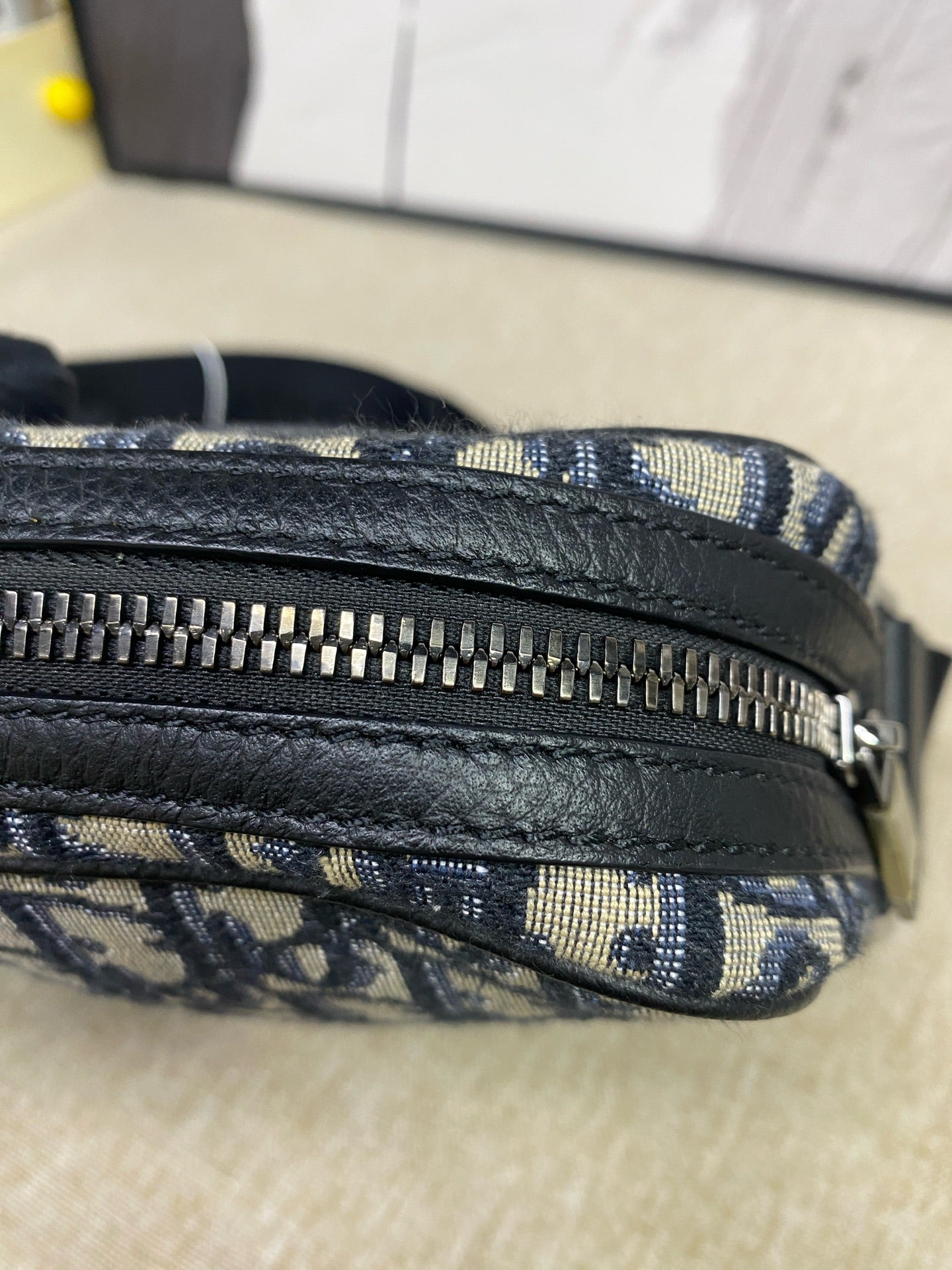 Dior - Oblique Messenger Pouch - Embroidered canvas with leather trim - Multicolour - (Small)